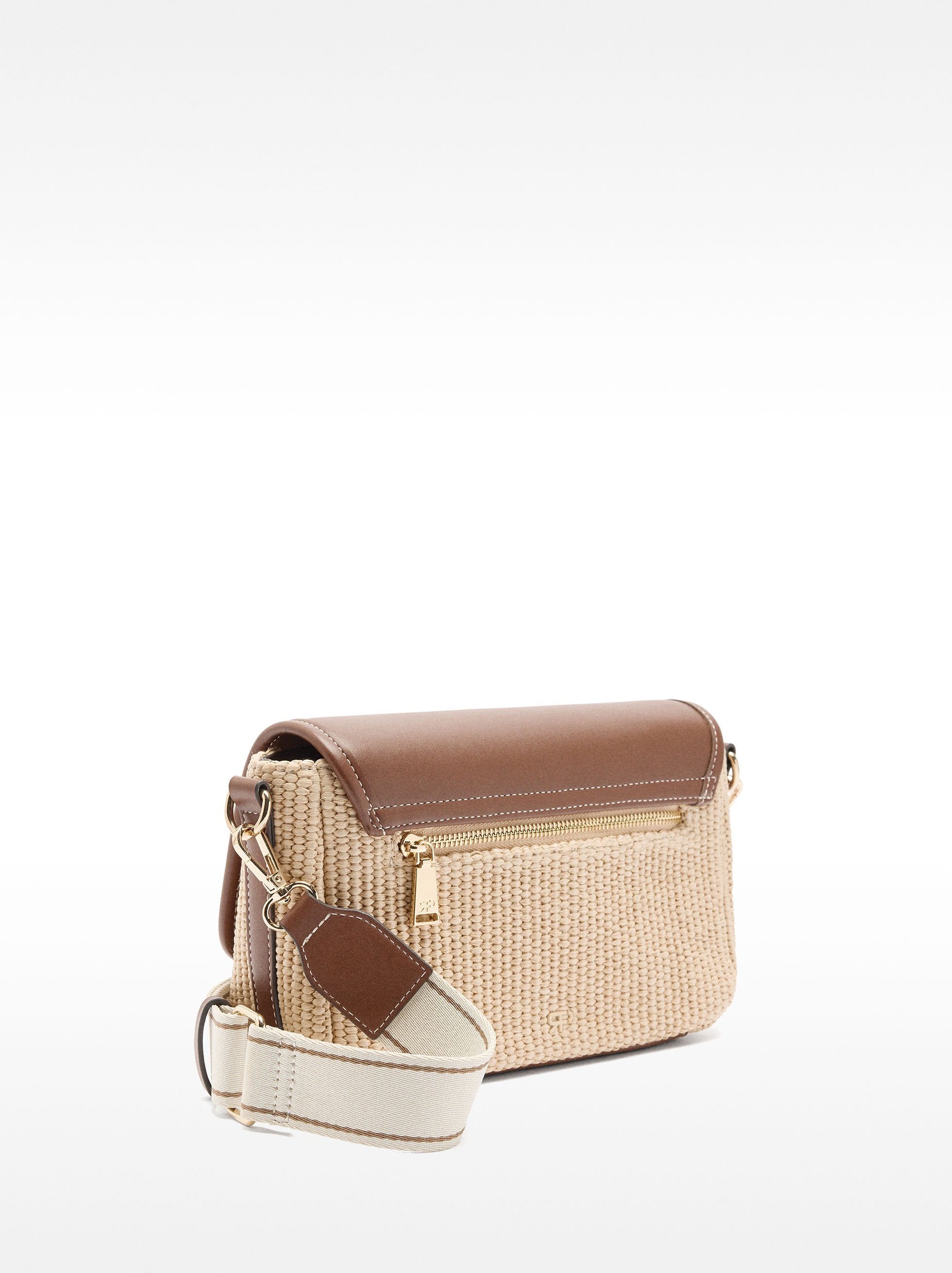 Bolso Bandolera Efecto Rafia Con Solapa