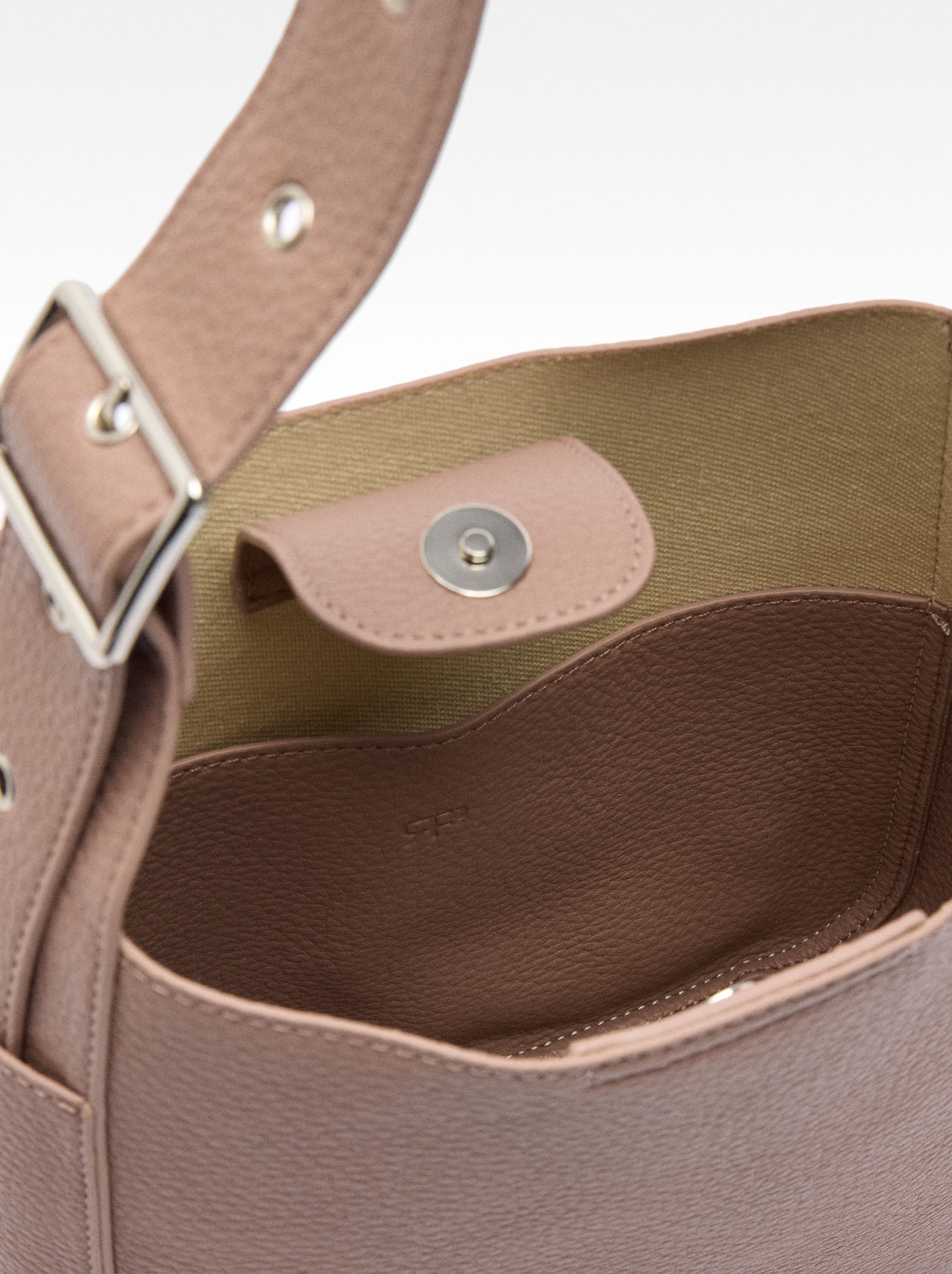 Cartera De Hombro Con Textura