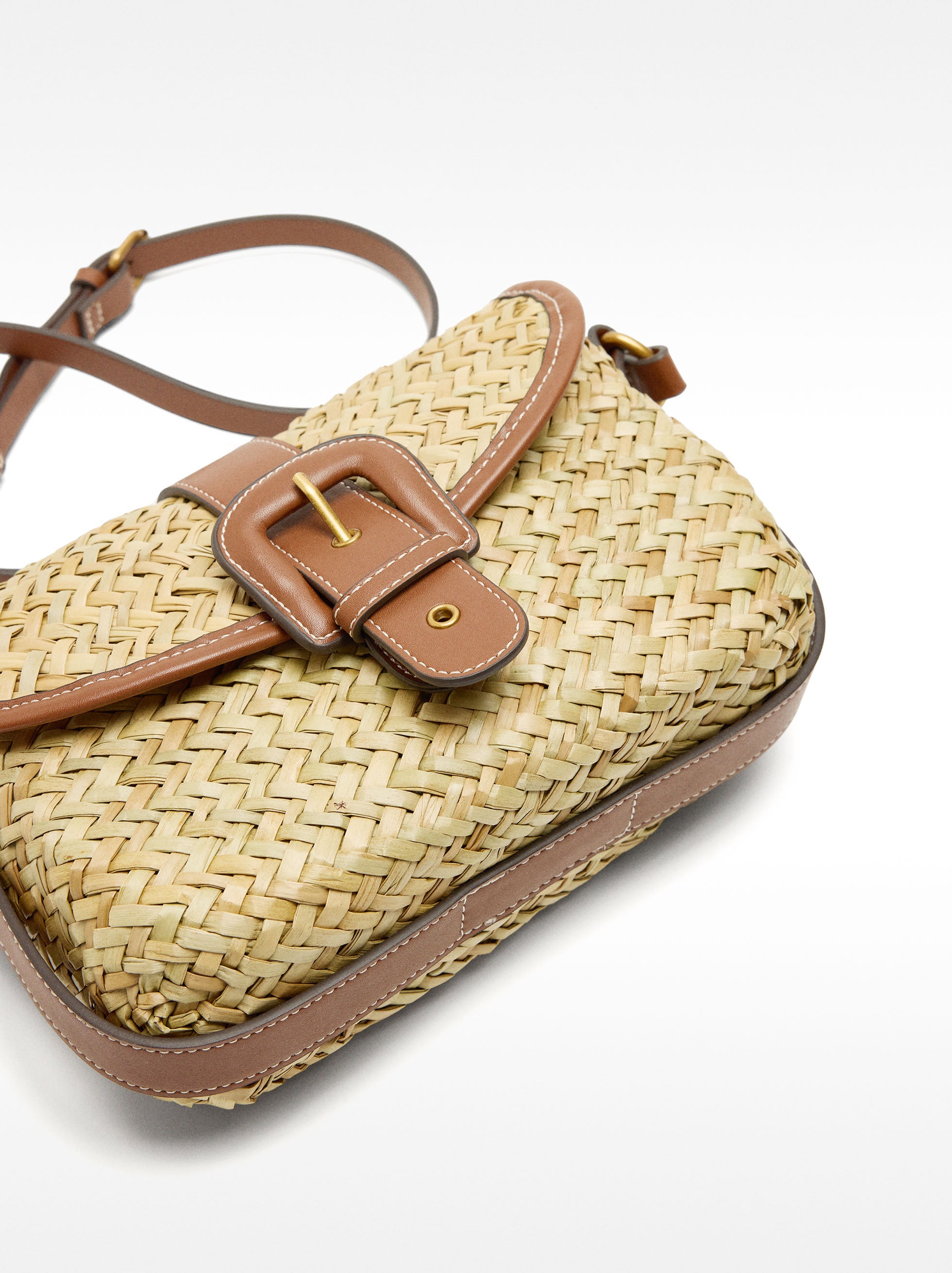 Bolso Bandolera De Rafia Con Solapa