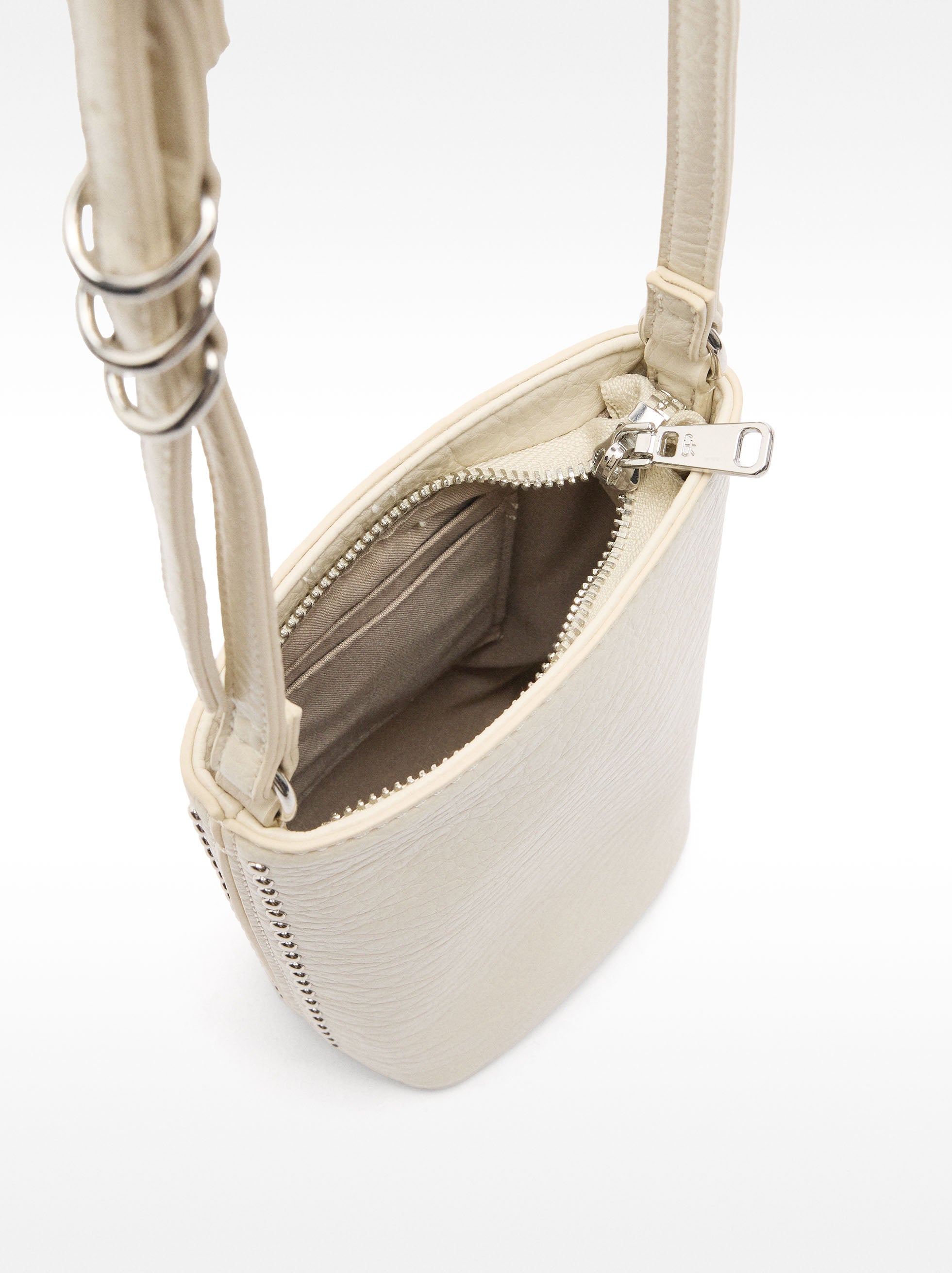 Cartera Para Móvil Con Tachuelas