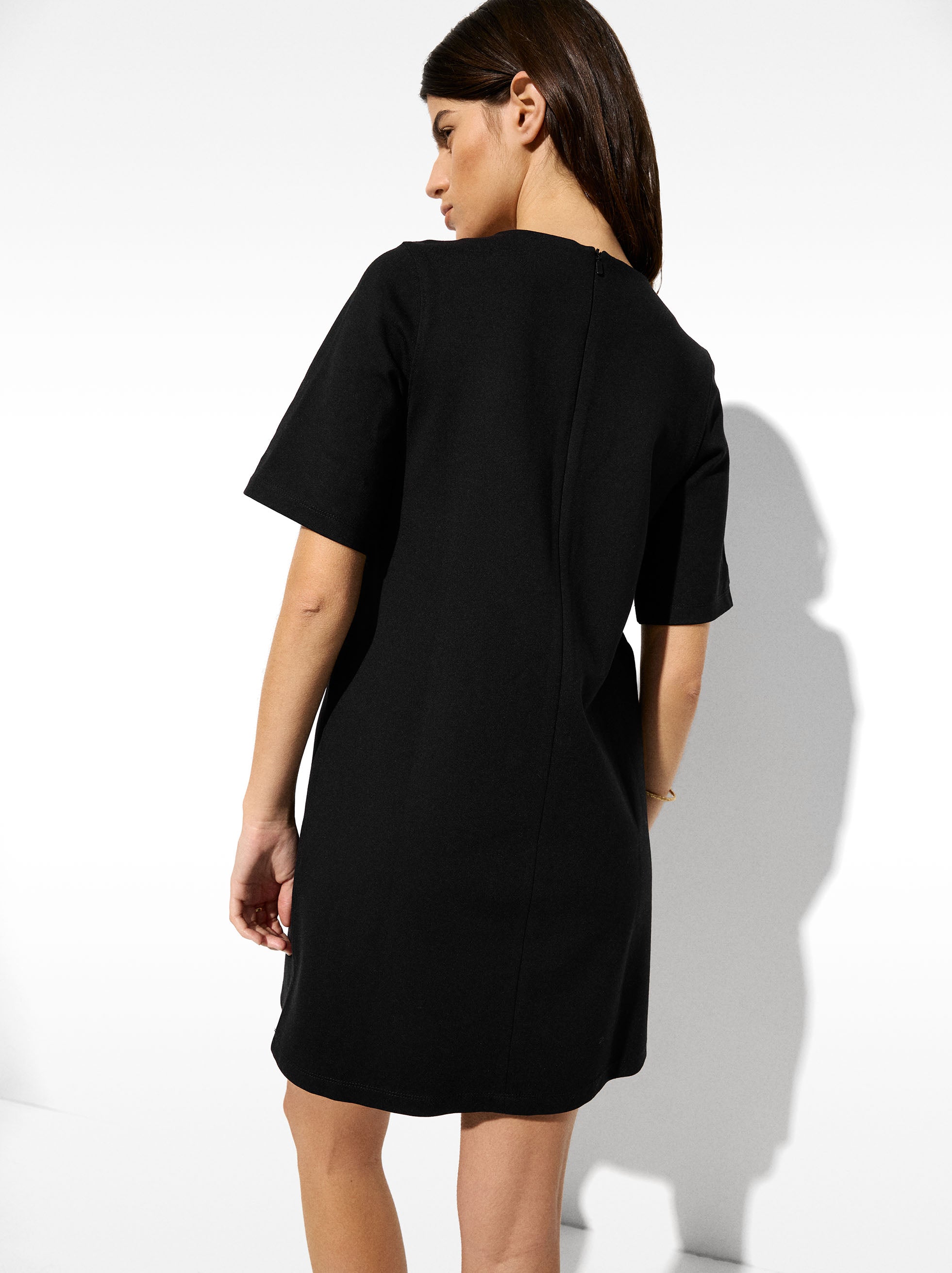 Vestido Corto Cuello Redondo