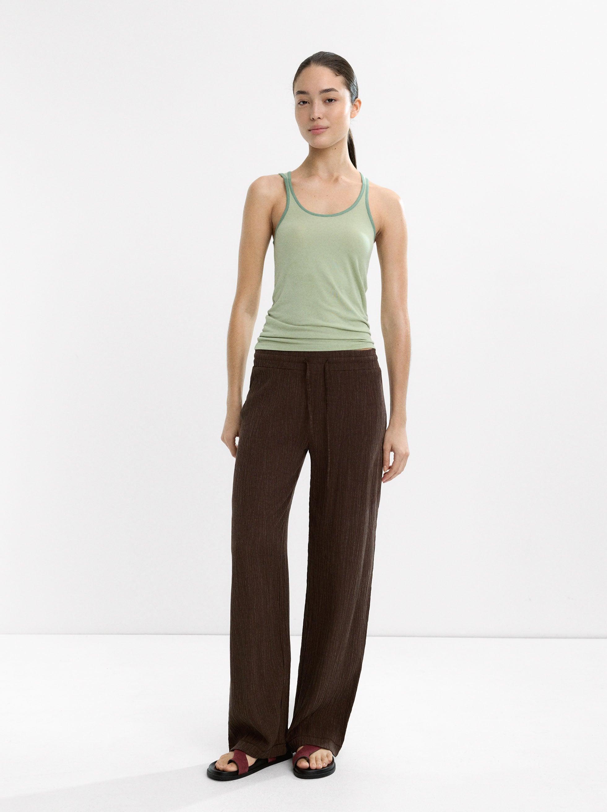 Pantalón Fluido Con Efecto Arrugado