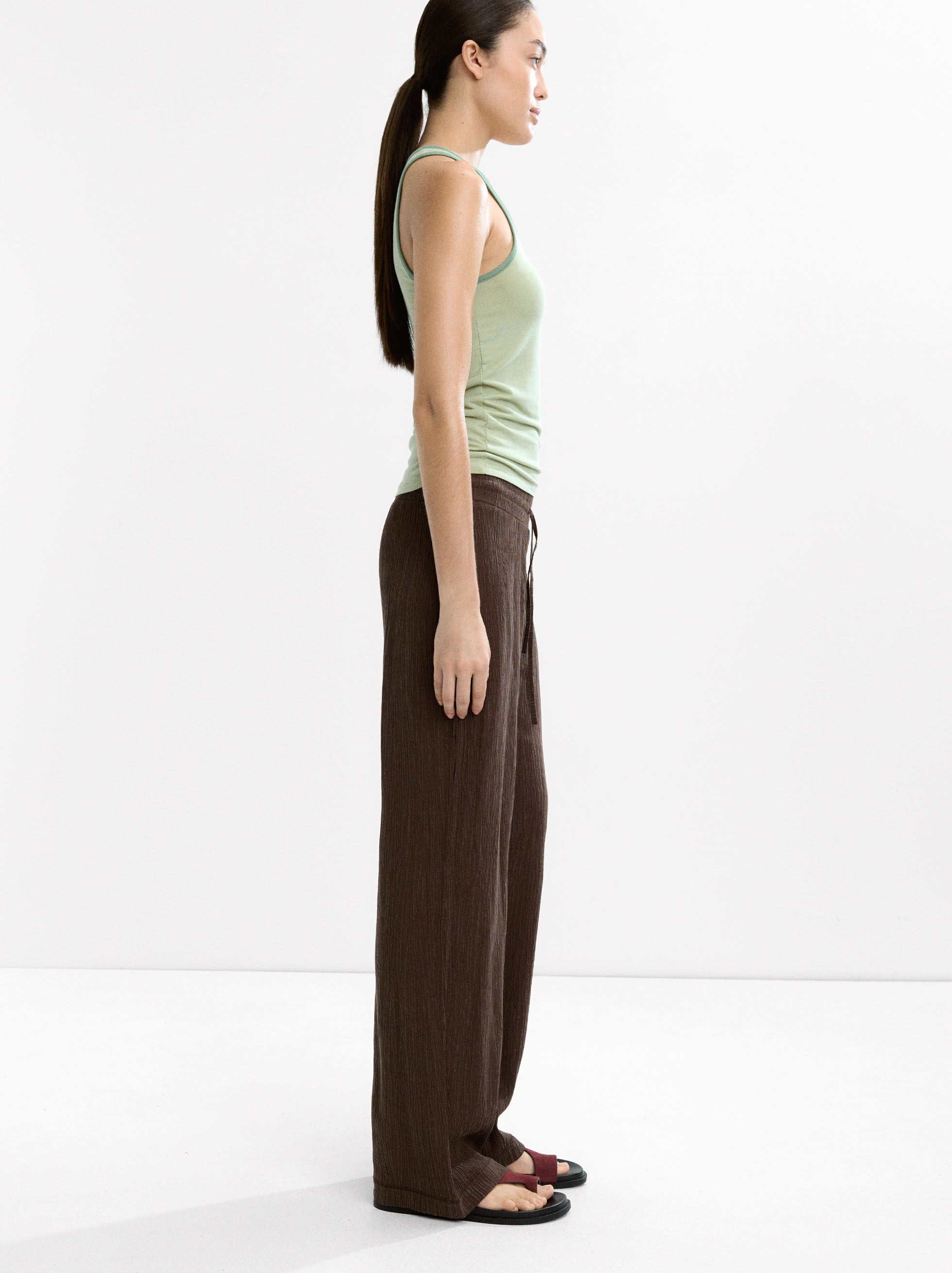 Pantalón Fluido Con Efecto Arrugado