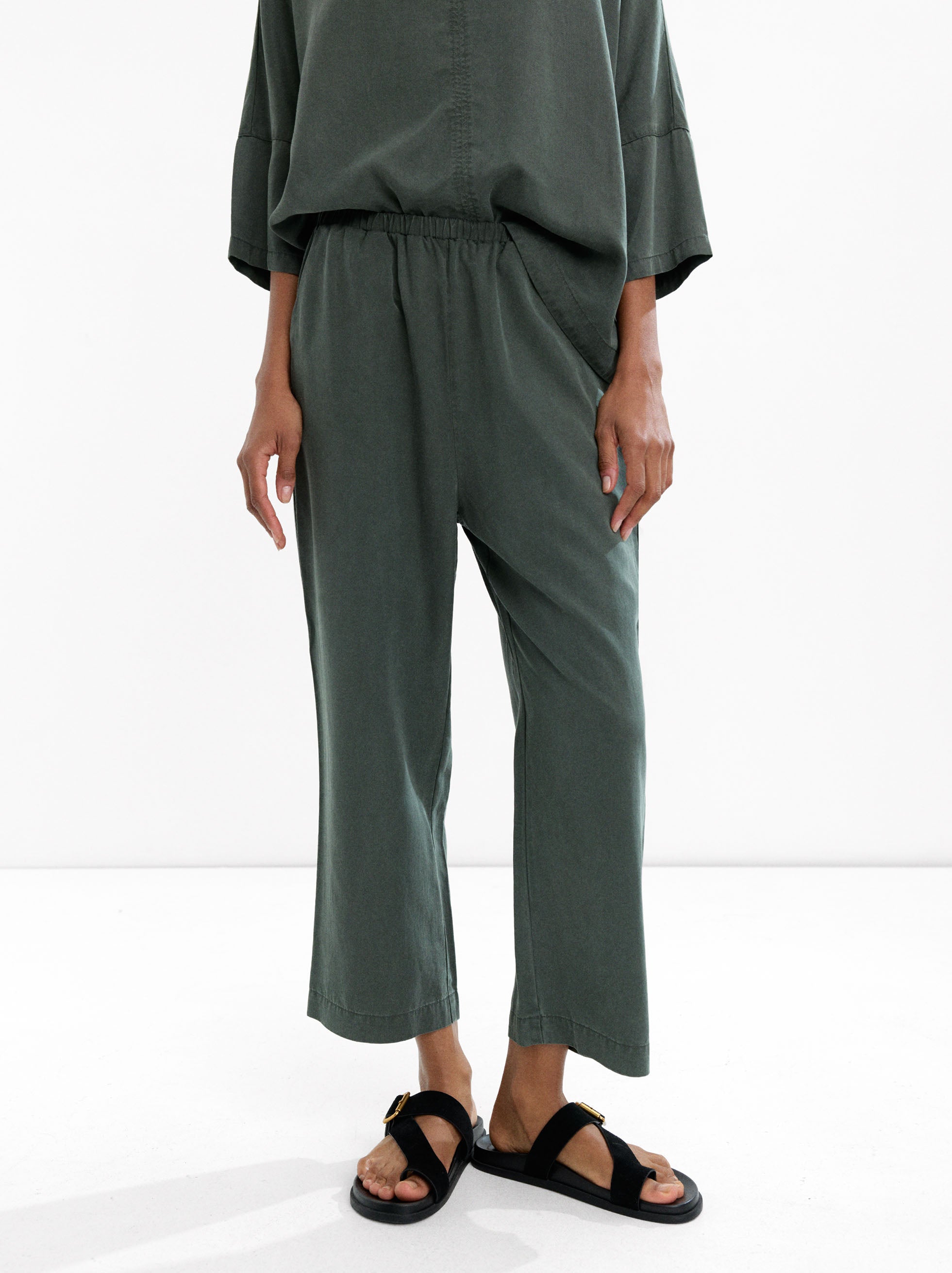 Pantalón Fluido Con Cintura Elástica