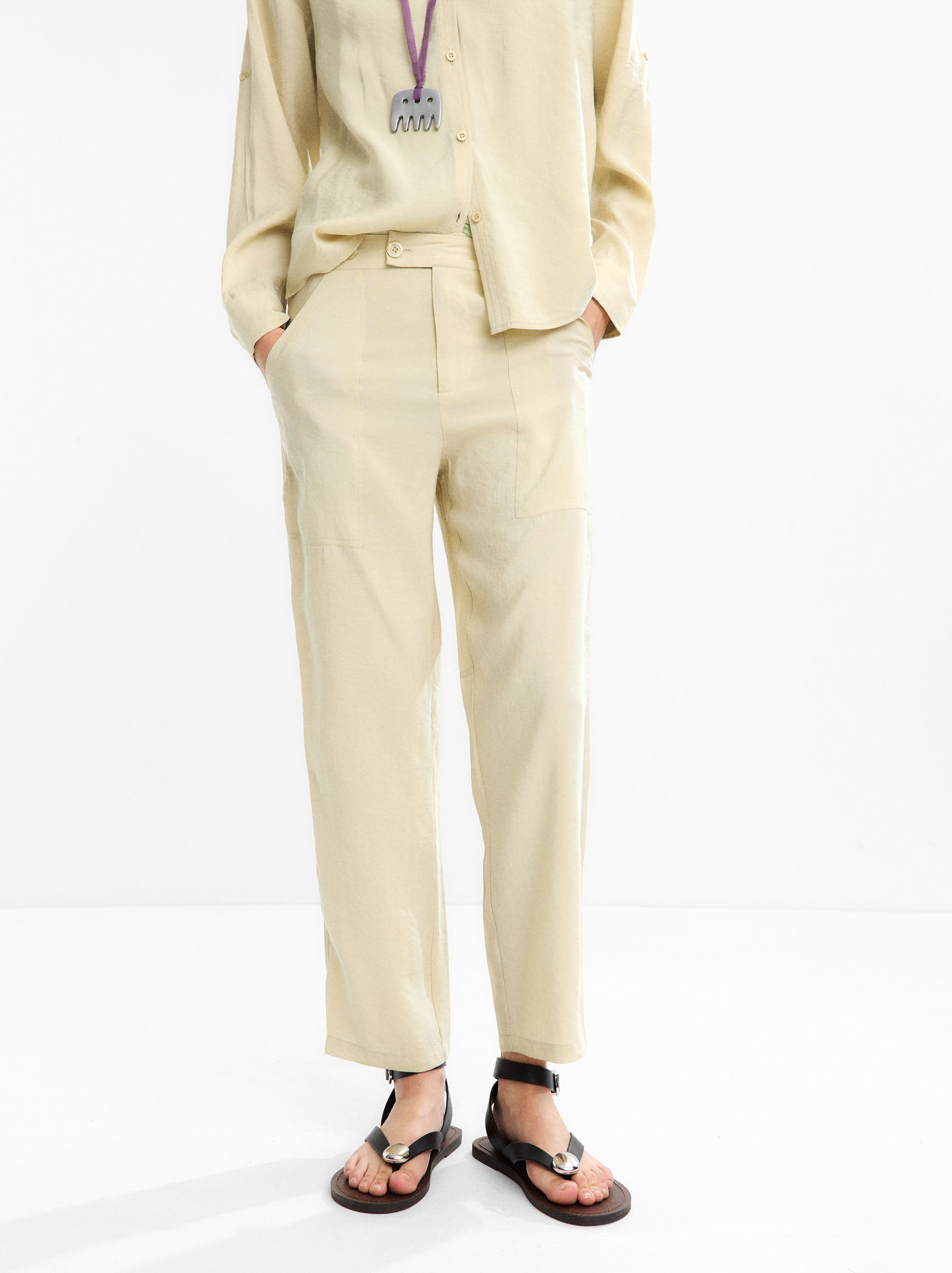 Pantalón Cargo Con Costura Marcada