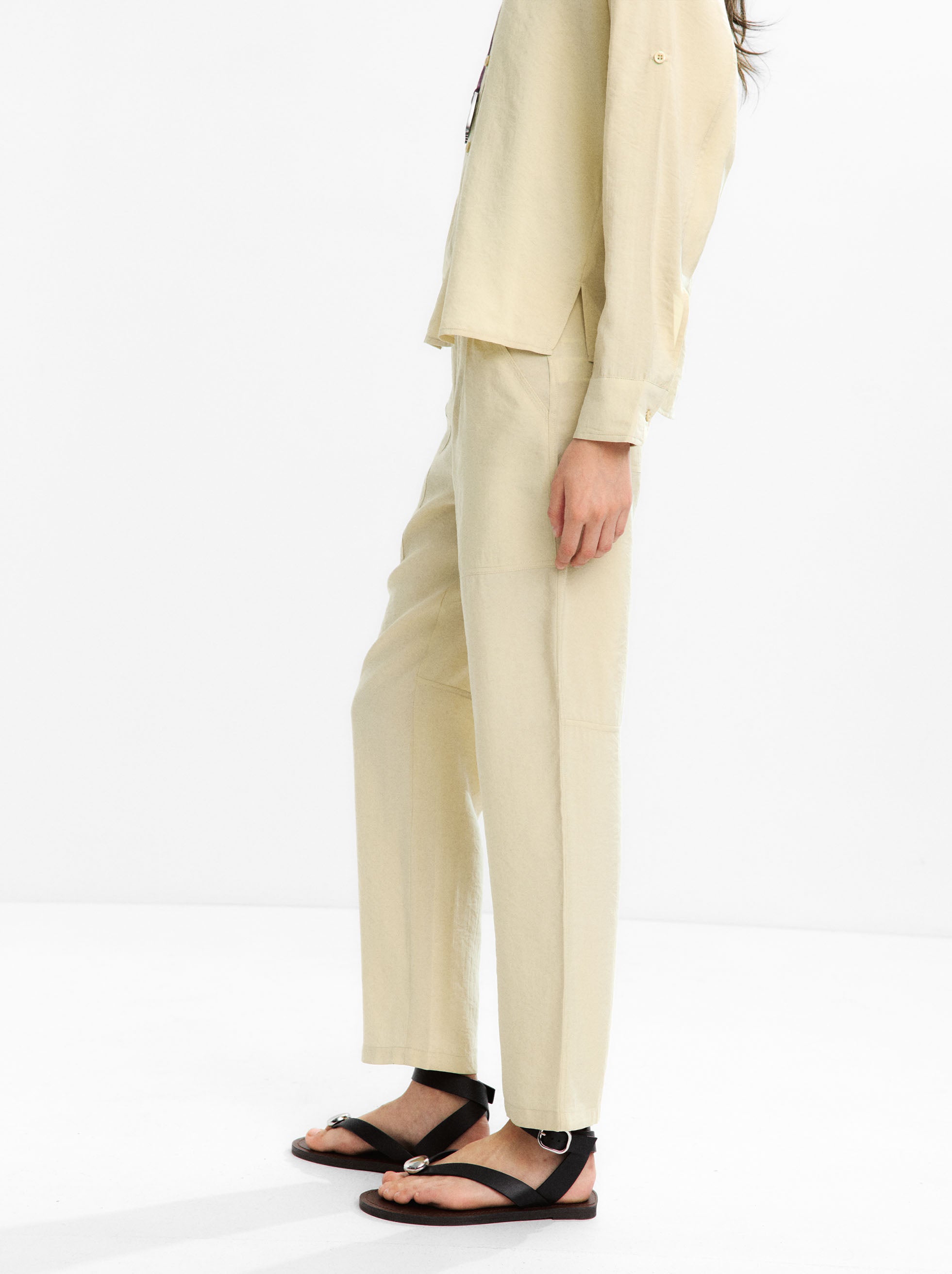 Pantalón Cargo Con Costura Marcada