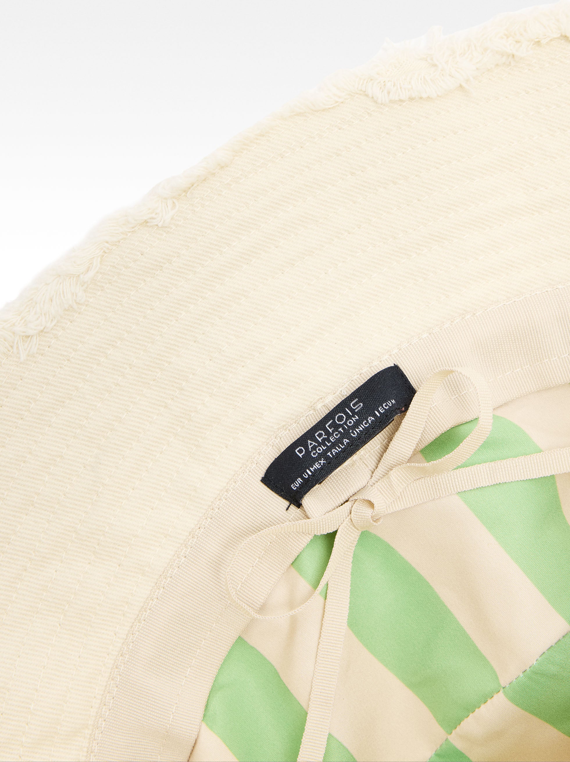 Gorro Bucket Deshilachado