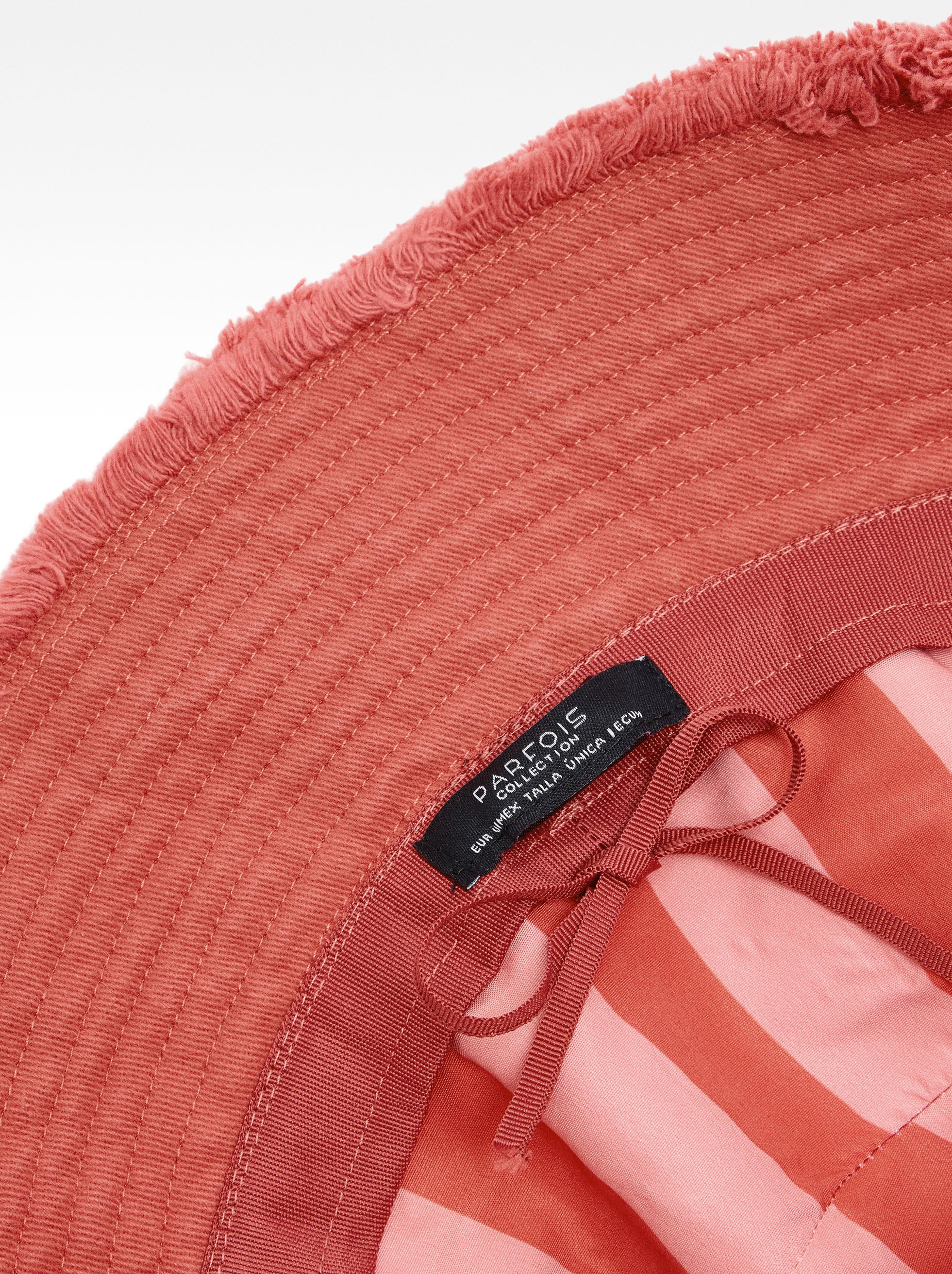 Gorro Bucket Deshilachado