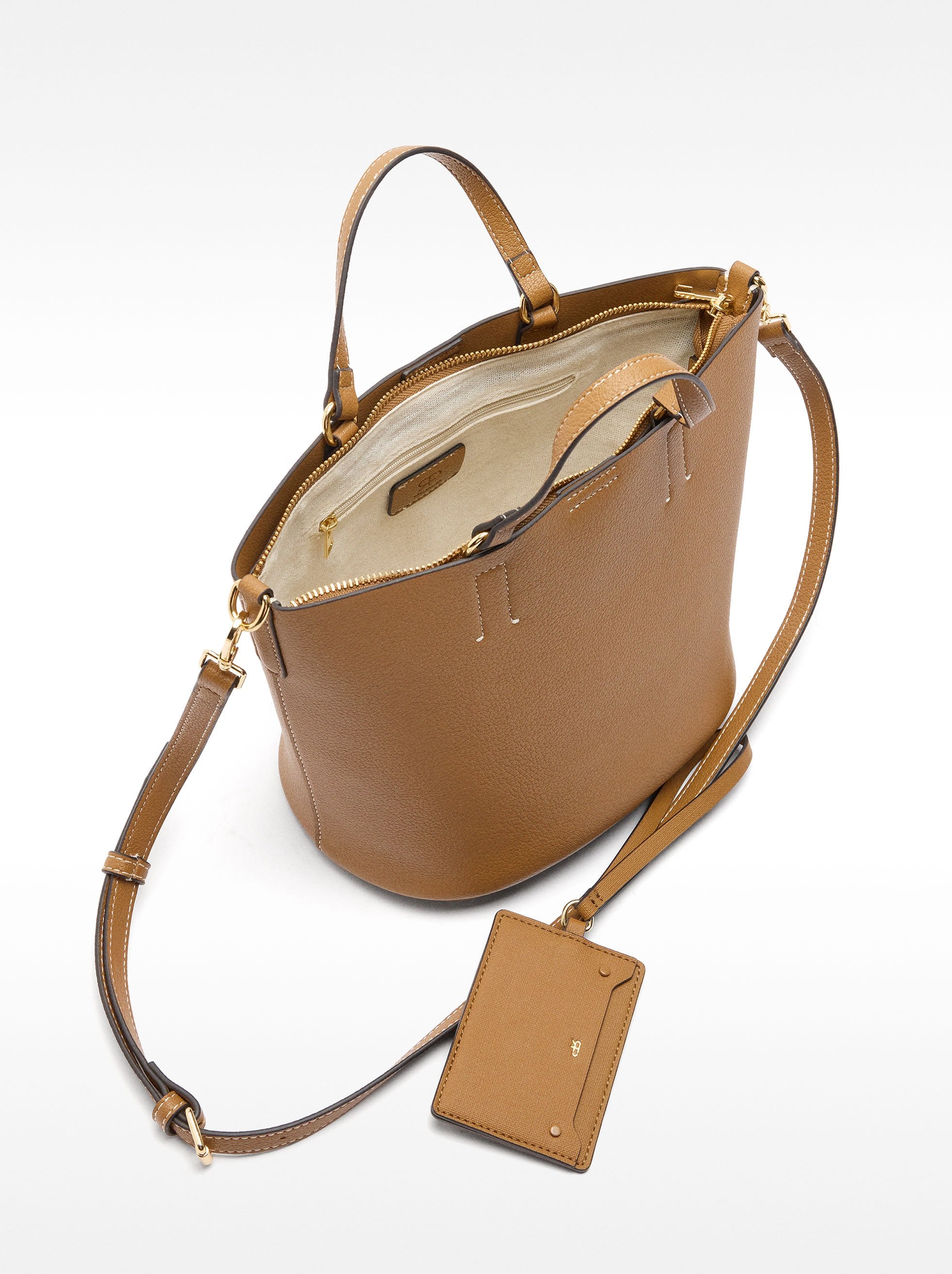 Cartera Tote Con Colgante