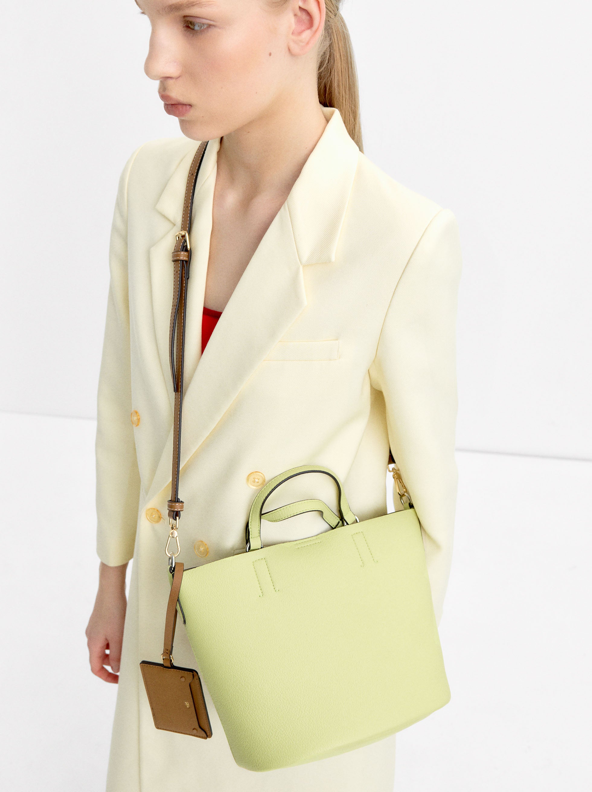 Cartera Tote Con Colgante