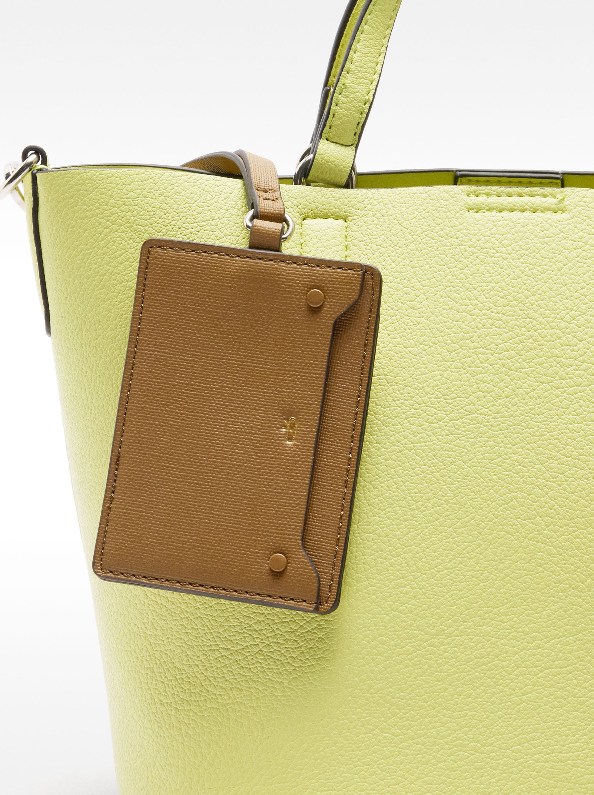 Cartera Tote Con Colgante