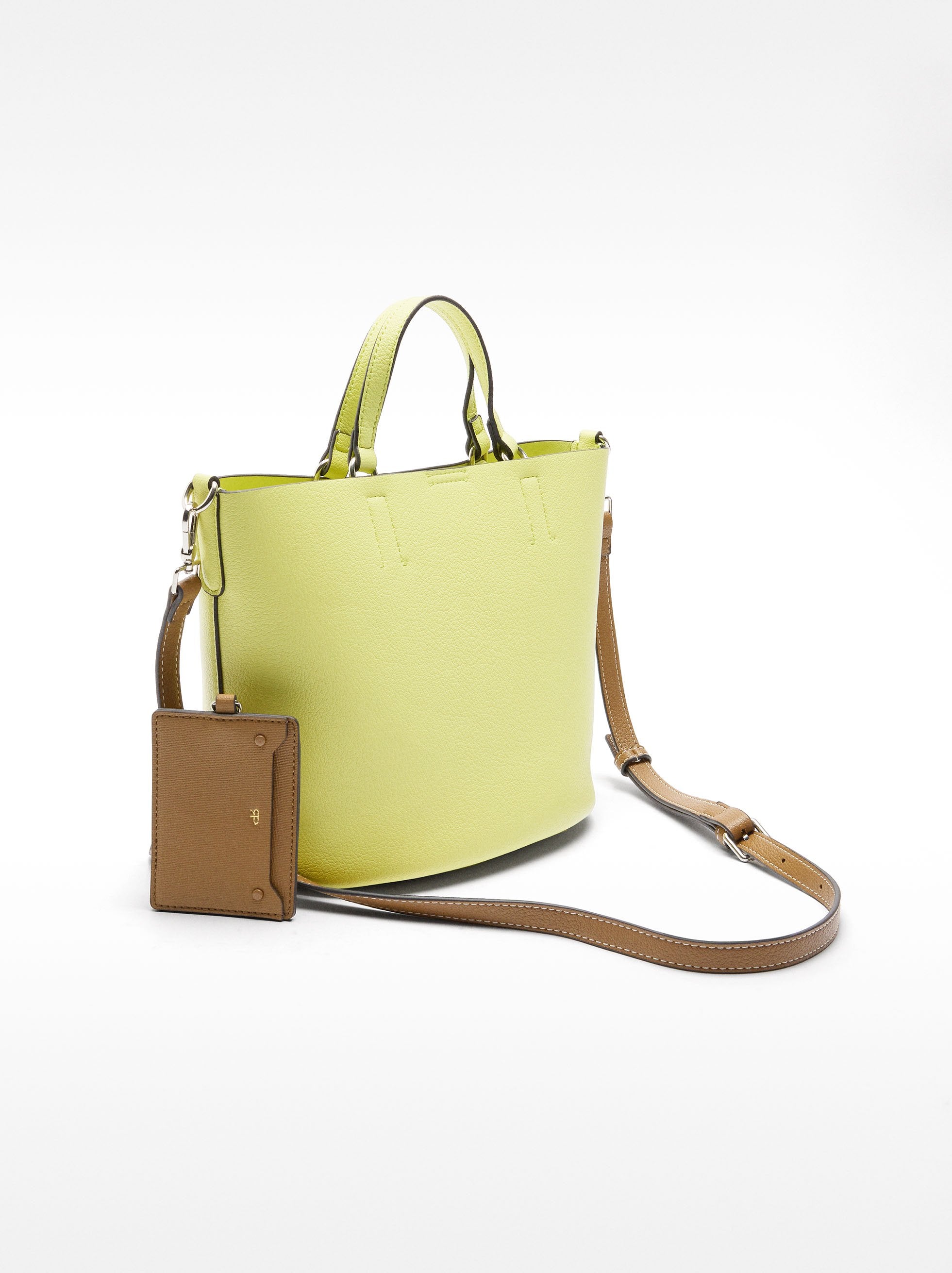 Cartera Tote Con Colgante