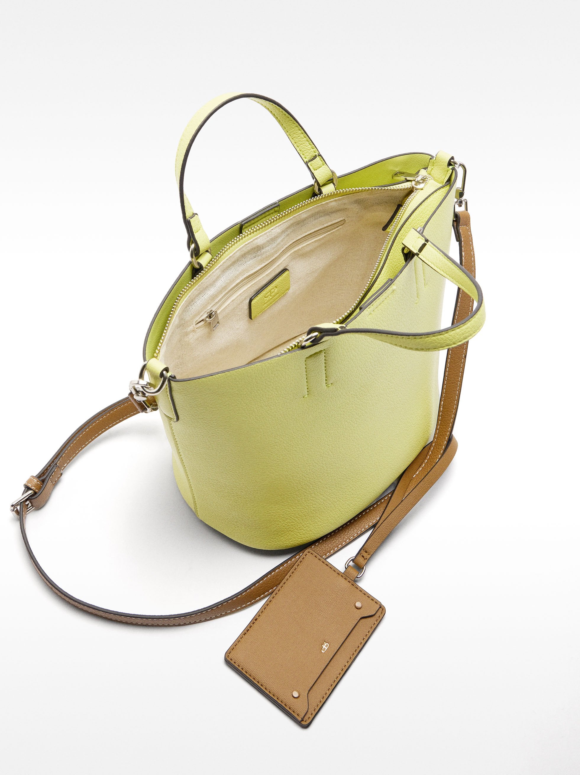 Cartera Tote Con Colgante