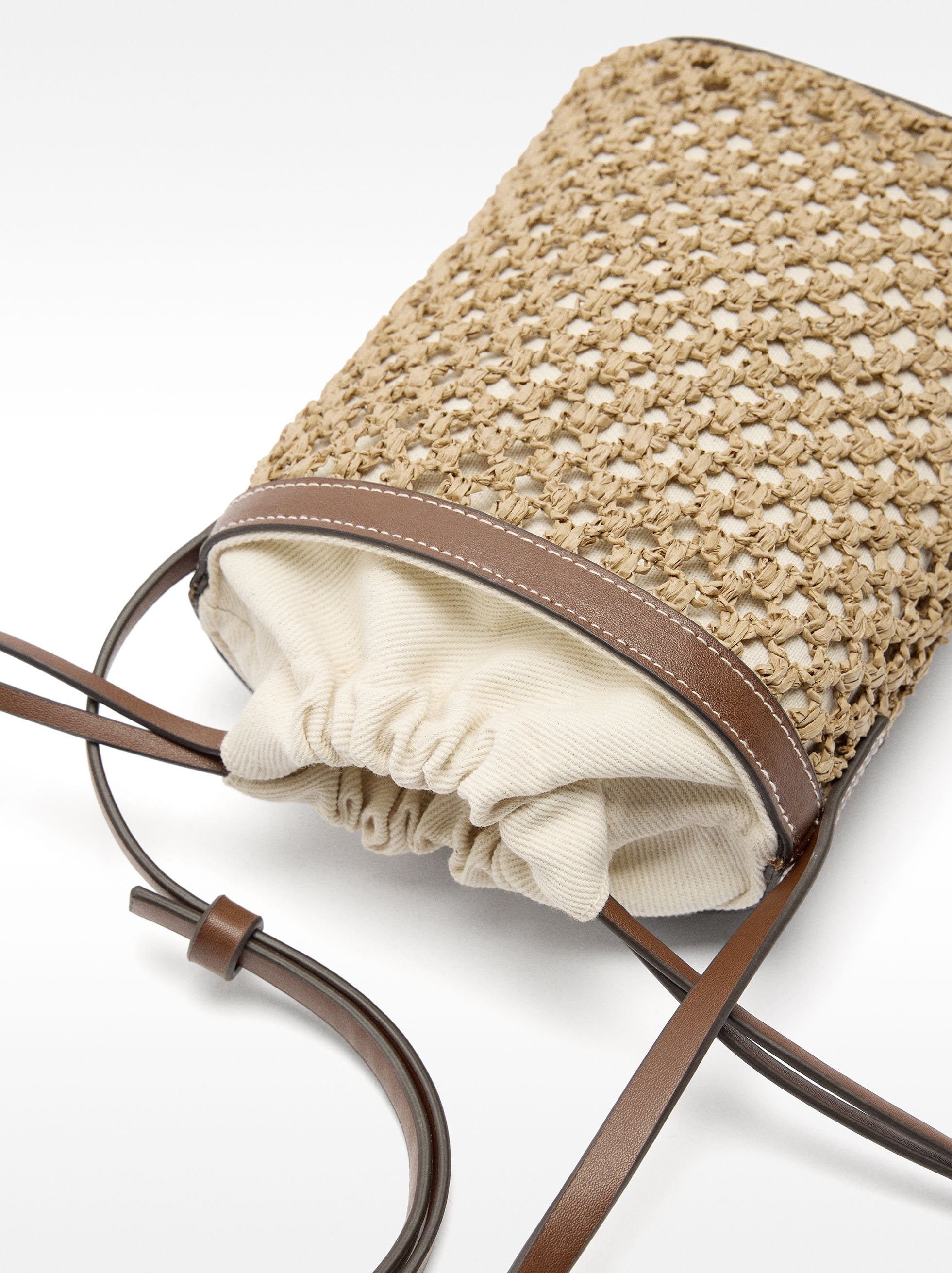 Bolso Tipo Bucket Efecto Rafia