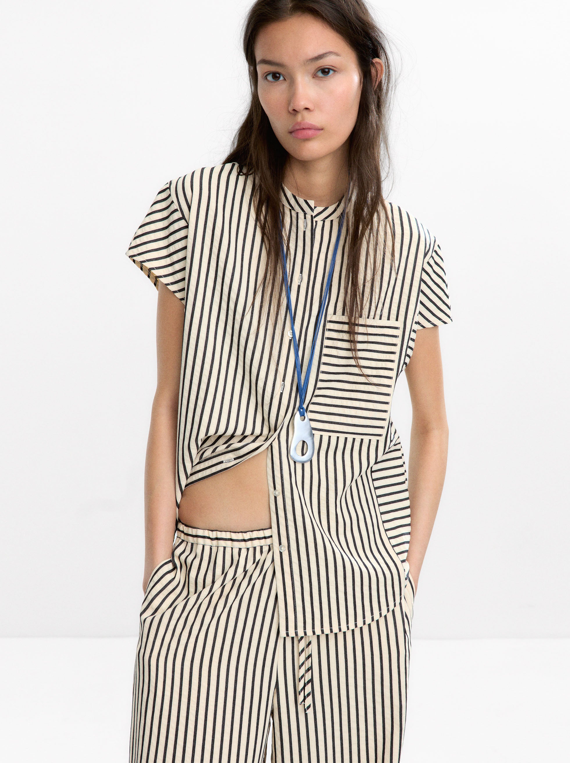 Camisa De Rayas De Manga Corta