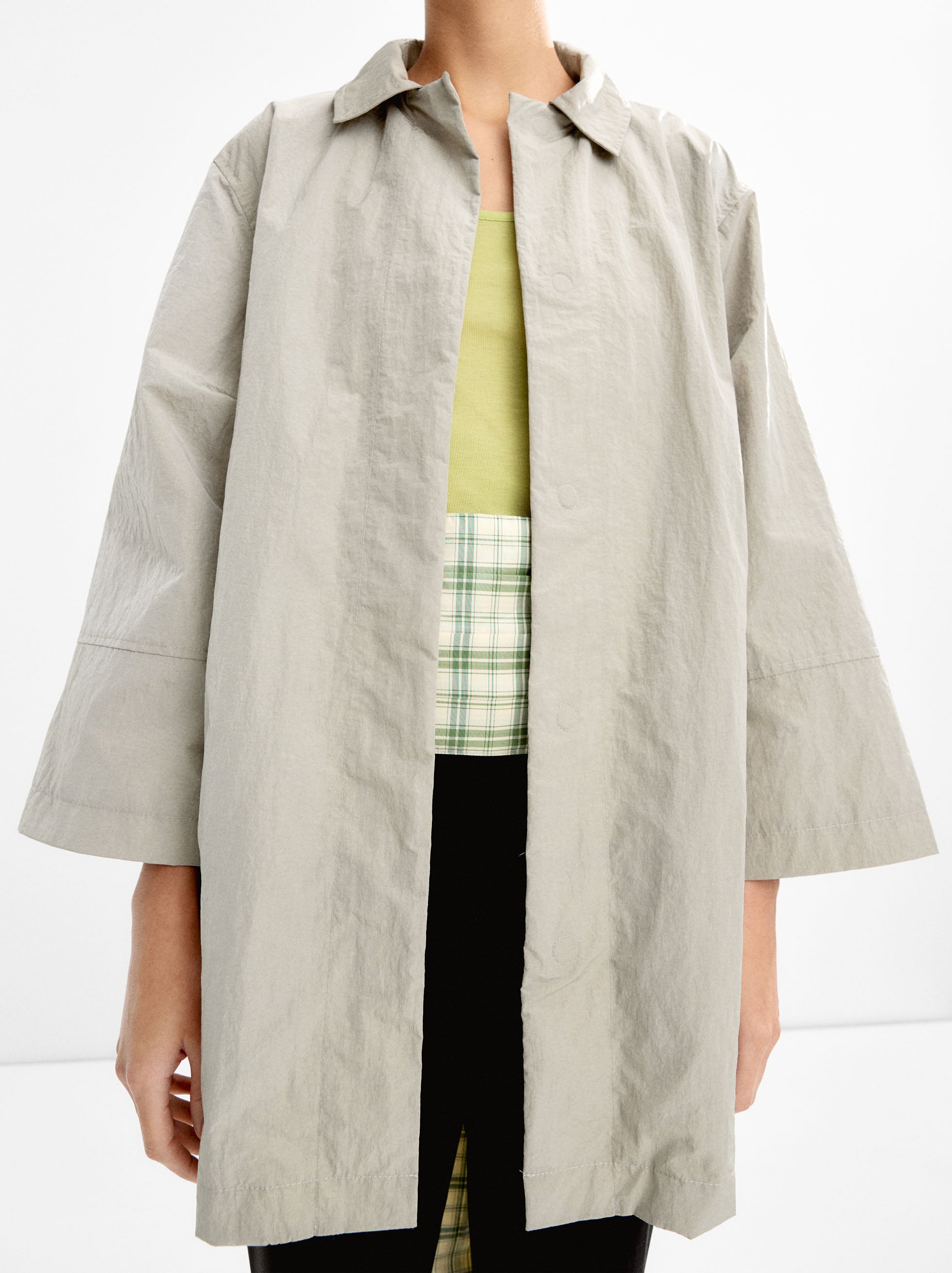 Parka Ligera Con Bolsillos