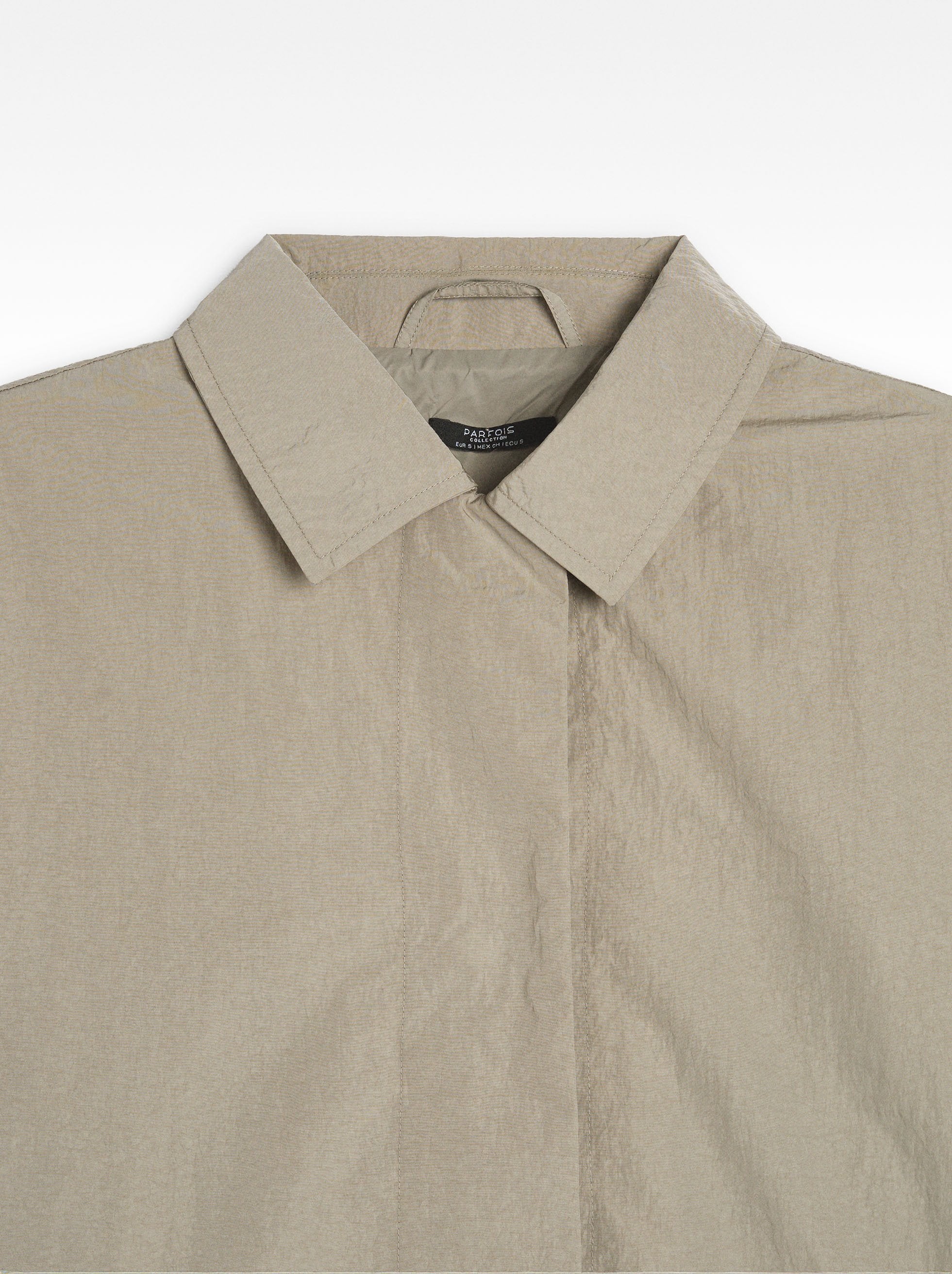 Parka Ligera Con Bolsillos