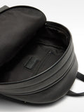Mochila Con Textura Y Colgante