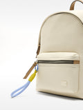 Mochila Con Textura Y Colgante