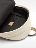 Mochila Con Textura Y Colgante