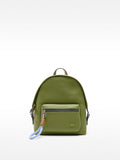 Mochila Con Textura Y Colgante