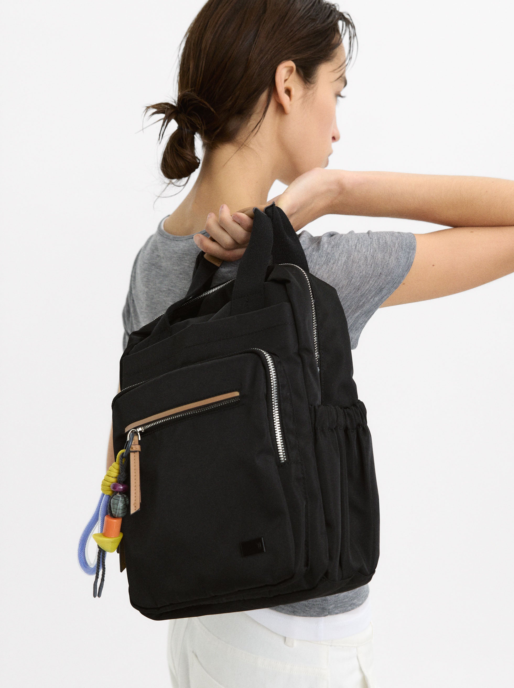 Mochila De Nylon Con Colgante