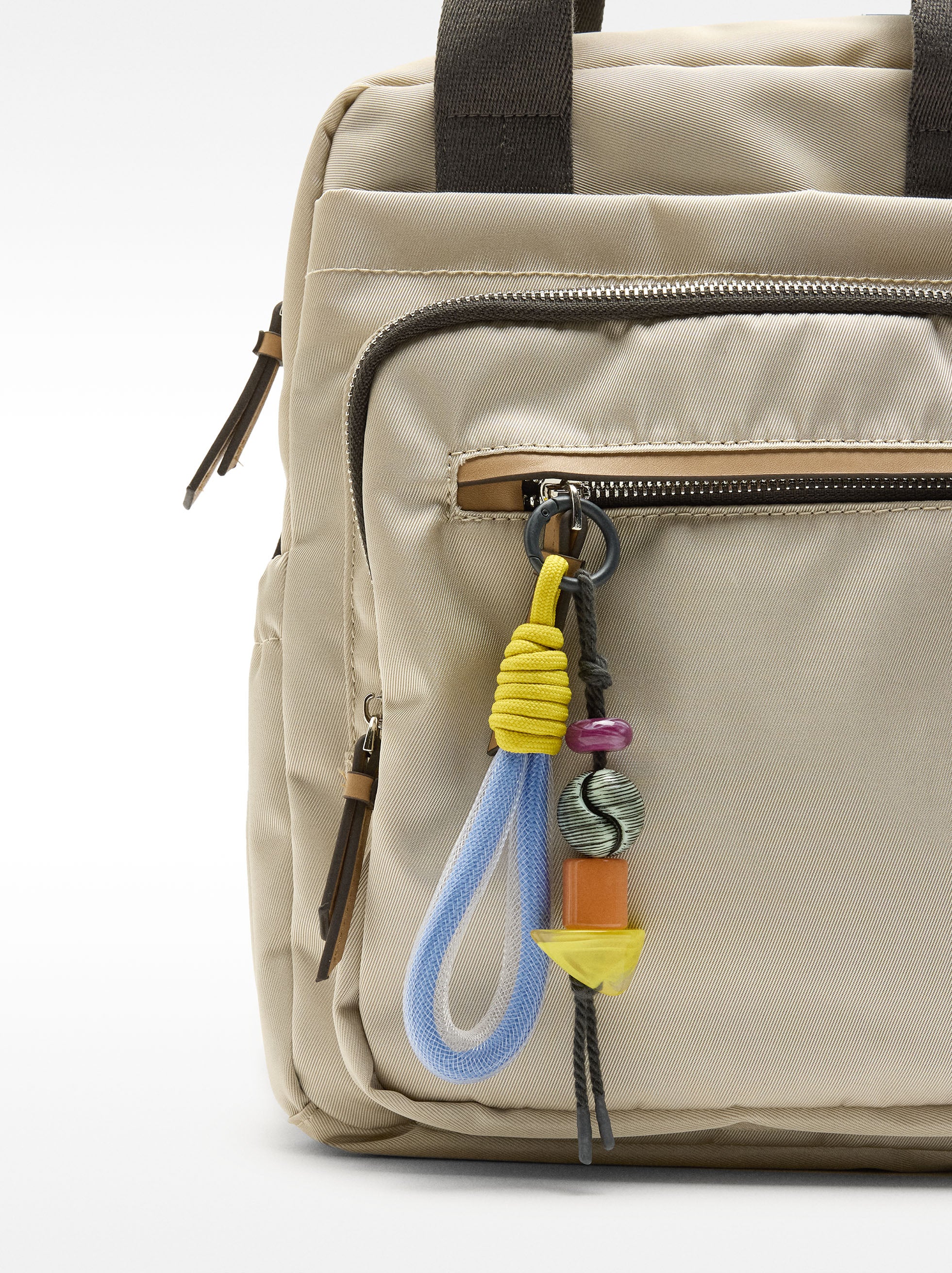 Mochila De Nylon Con Colgante