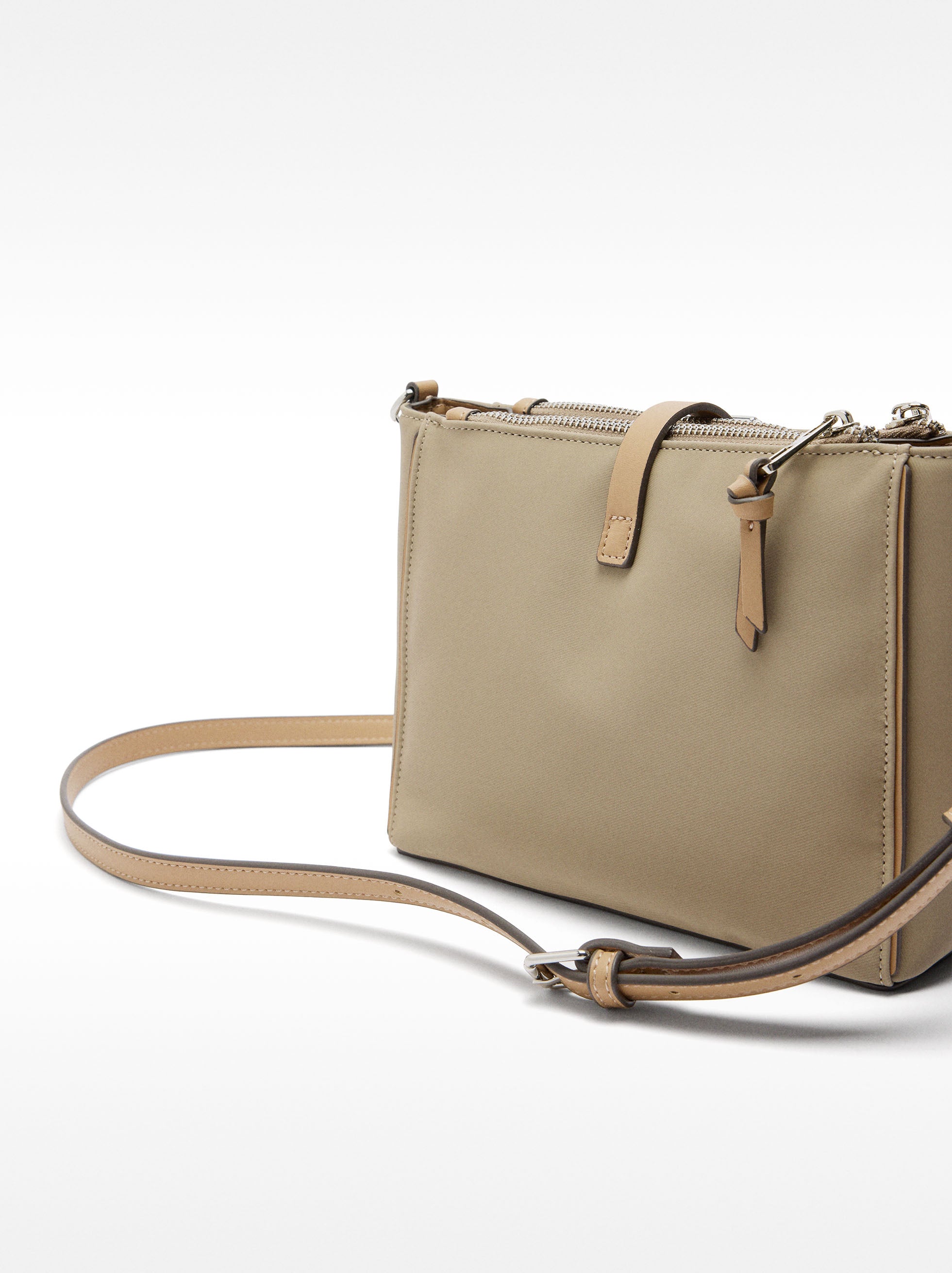 Cartera De Hombro De Efecto Nylon