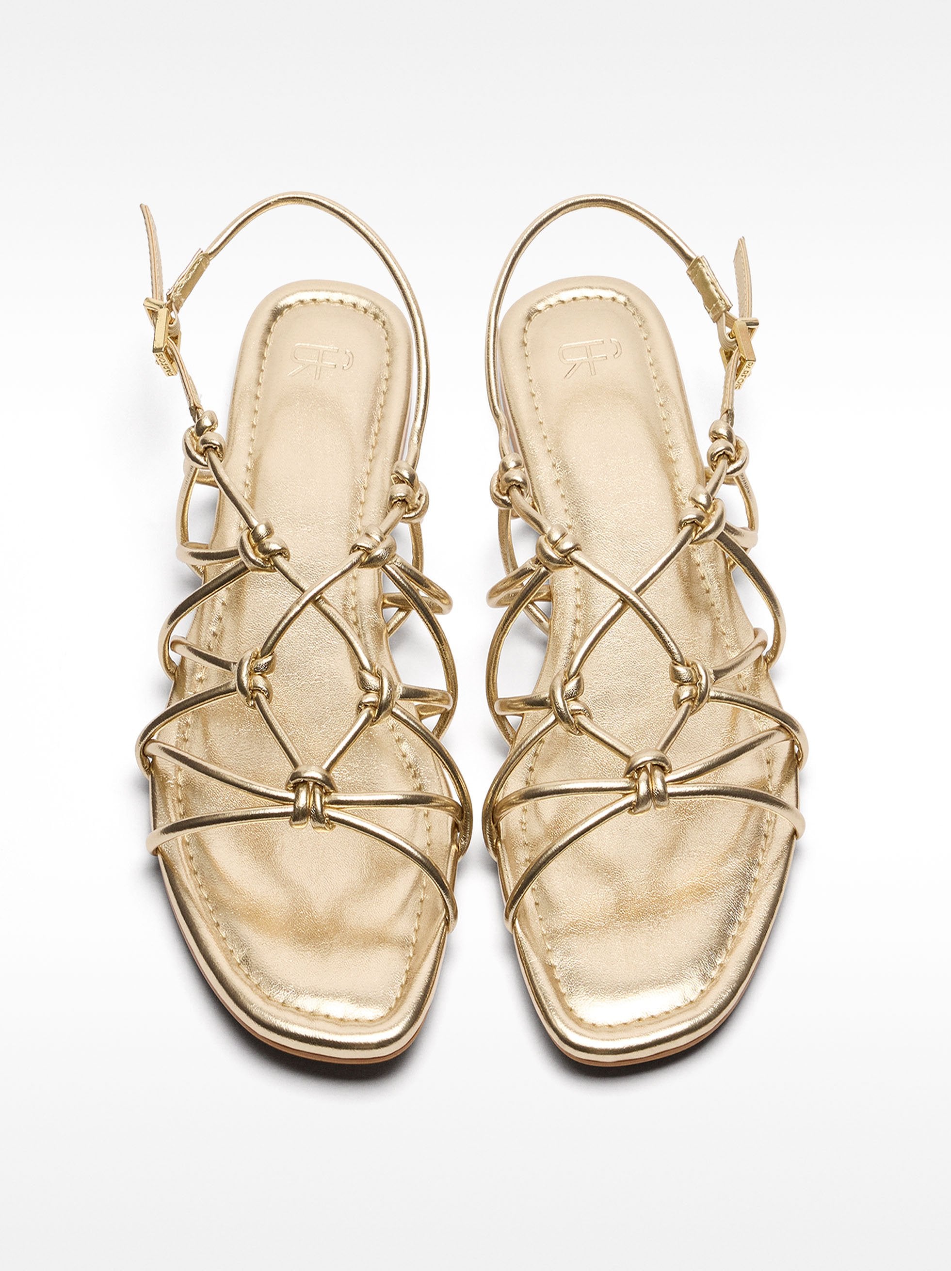 Sandalias Planas Con Tiras Cruzadas Y Nudos