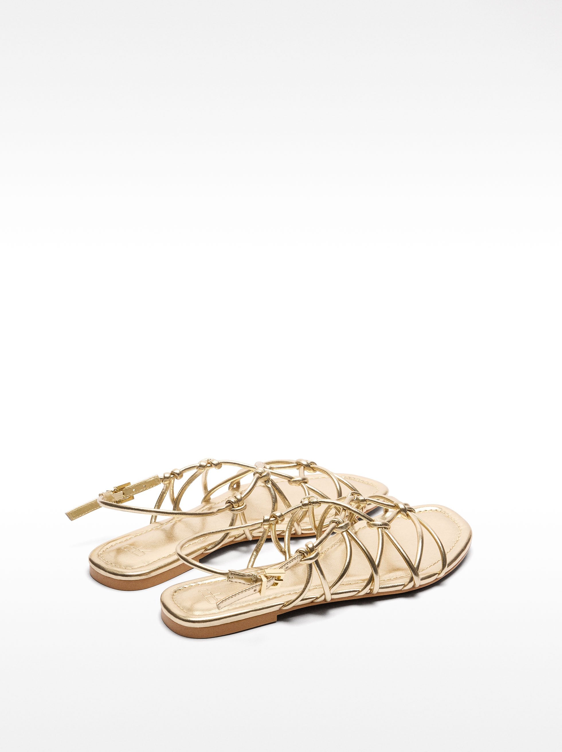 Sandalias Planas Con Tiras Cruzadas Y Nudos