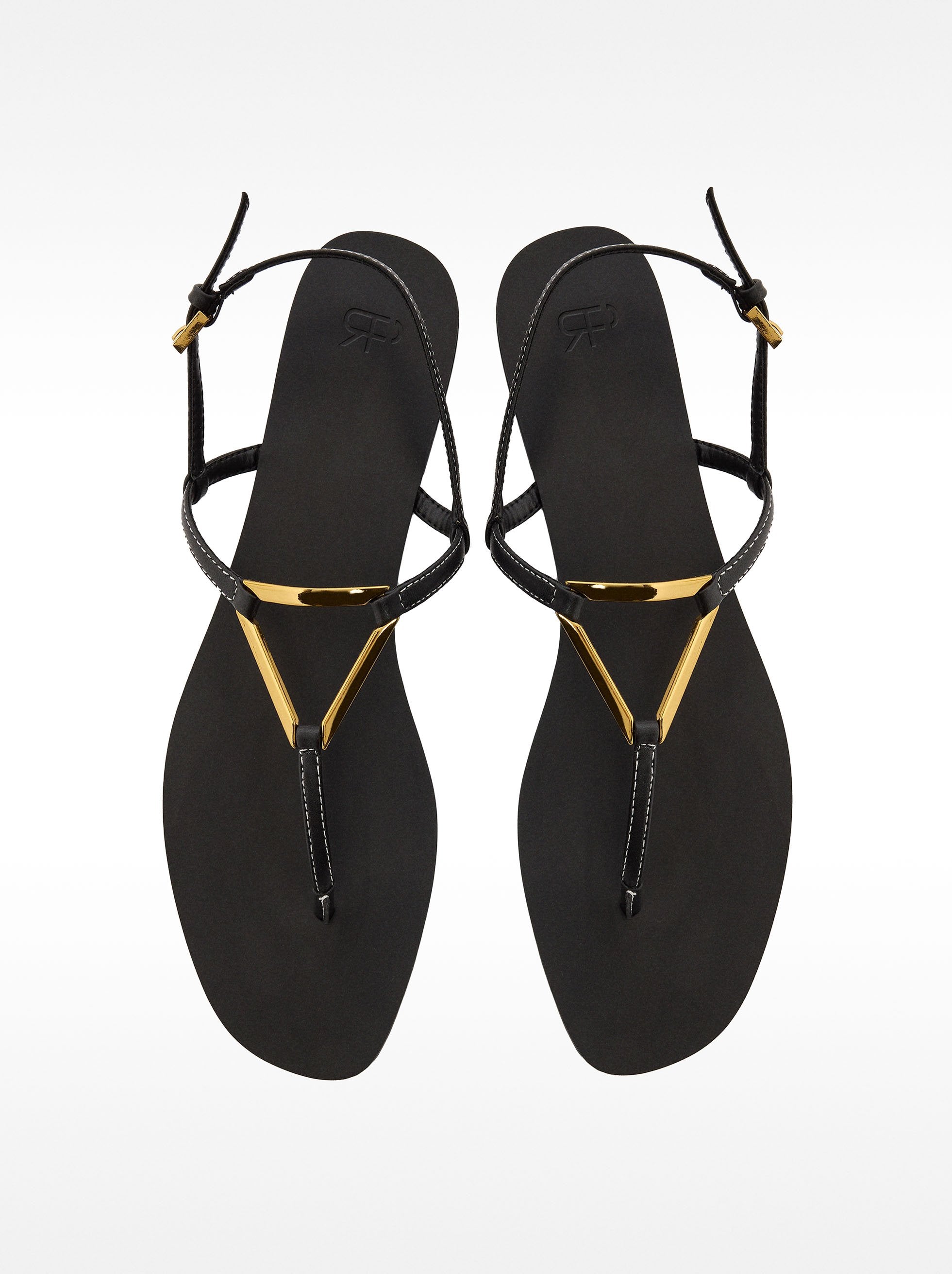 Sandalias Planas Con Tiras Y Detalle Metálico