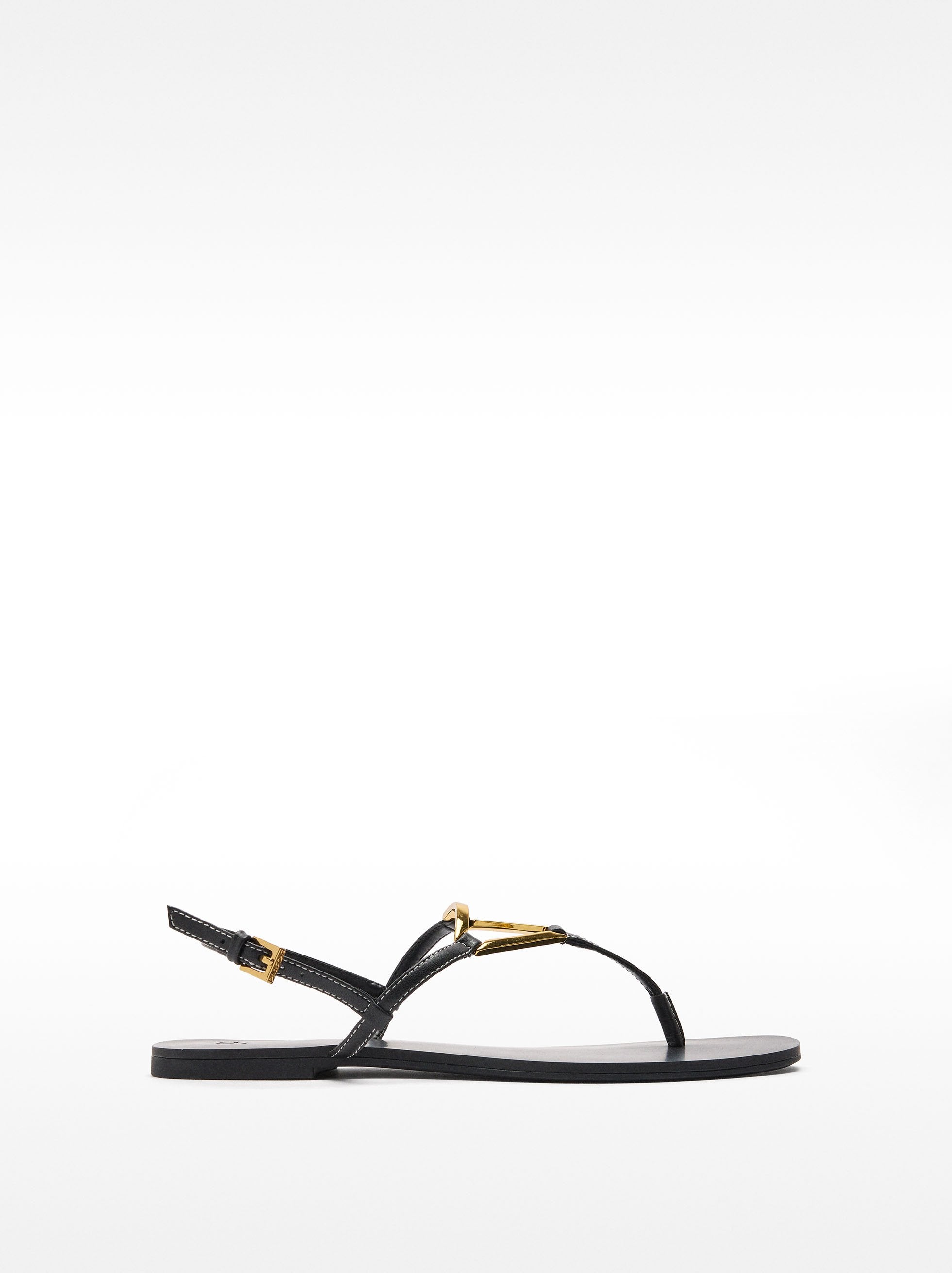 Sandalias Planas Con Tiras Y Detalle Metálico