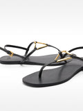 Sandalias Planas Con Tiras Y Detalle Metálico
