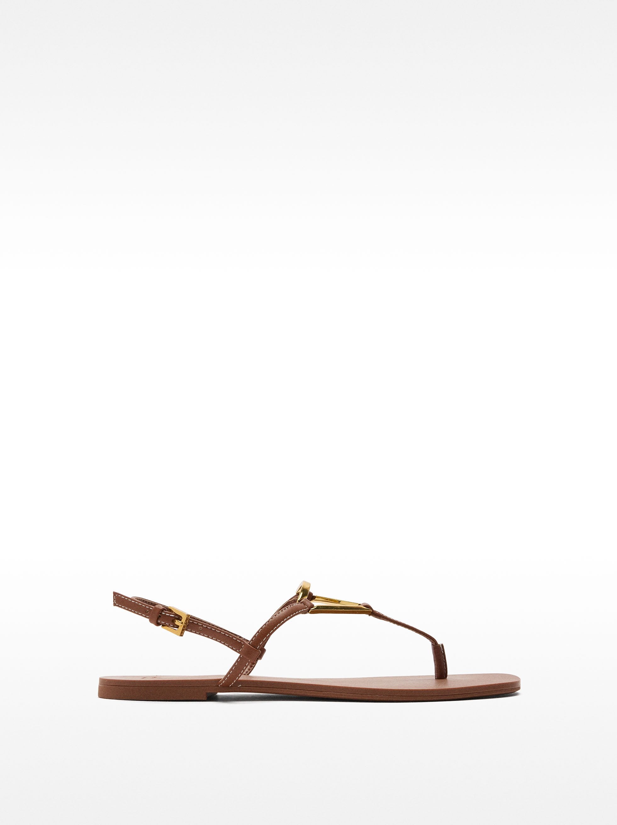 Sandalias Planas Con Tiras Y Detalle Metálico