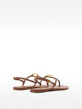 Sandalias Planas Con Tiras Y Detalle Metálico