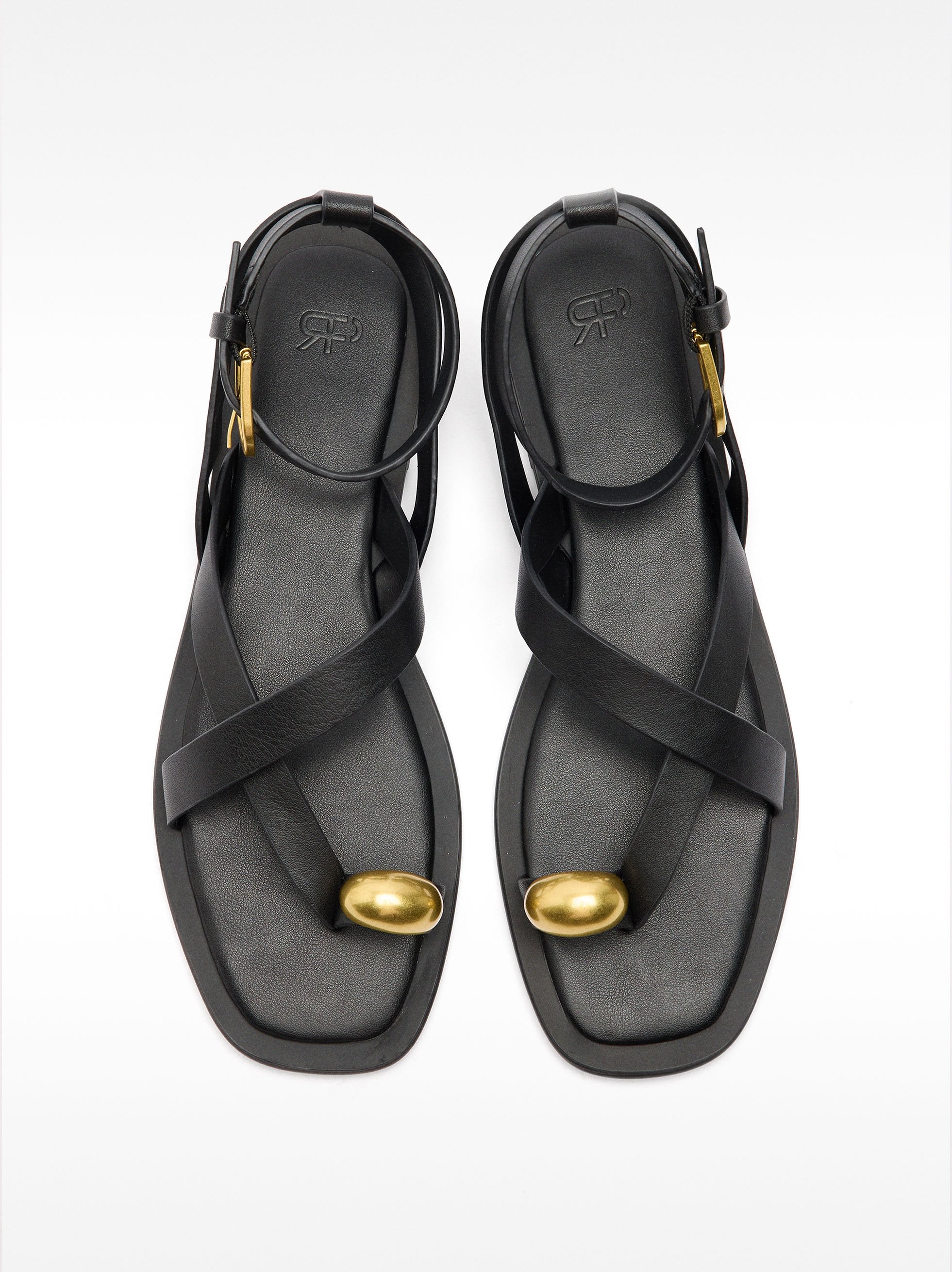 Sandalias De Piel Con Tiras Detalle Metálico