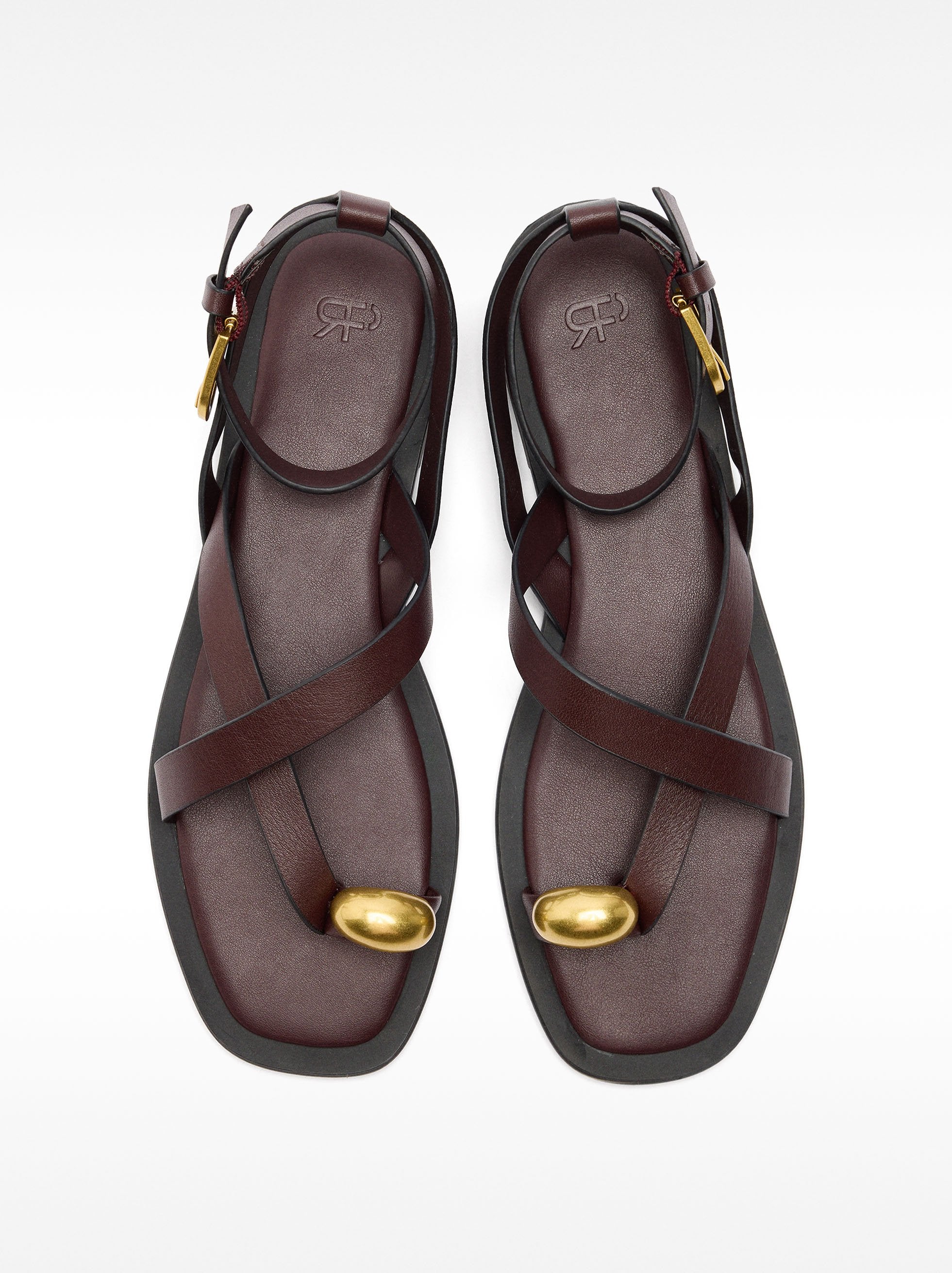 Sandalias De Piel Con Tiras Detalle Metálico
