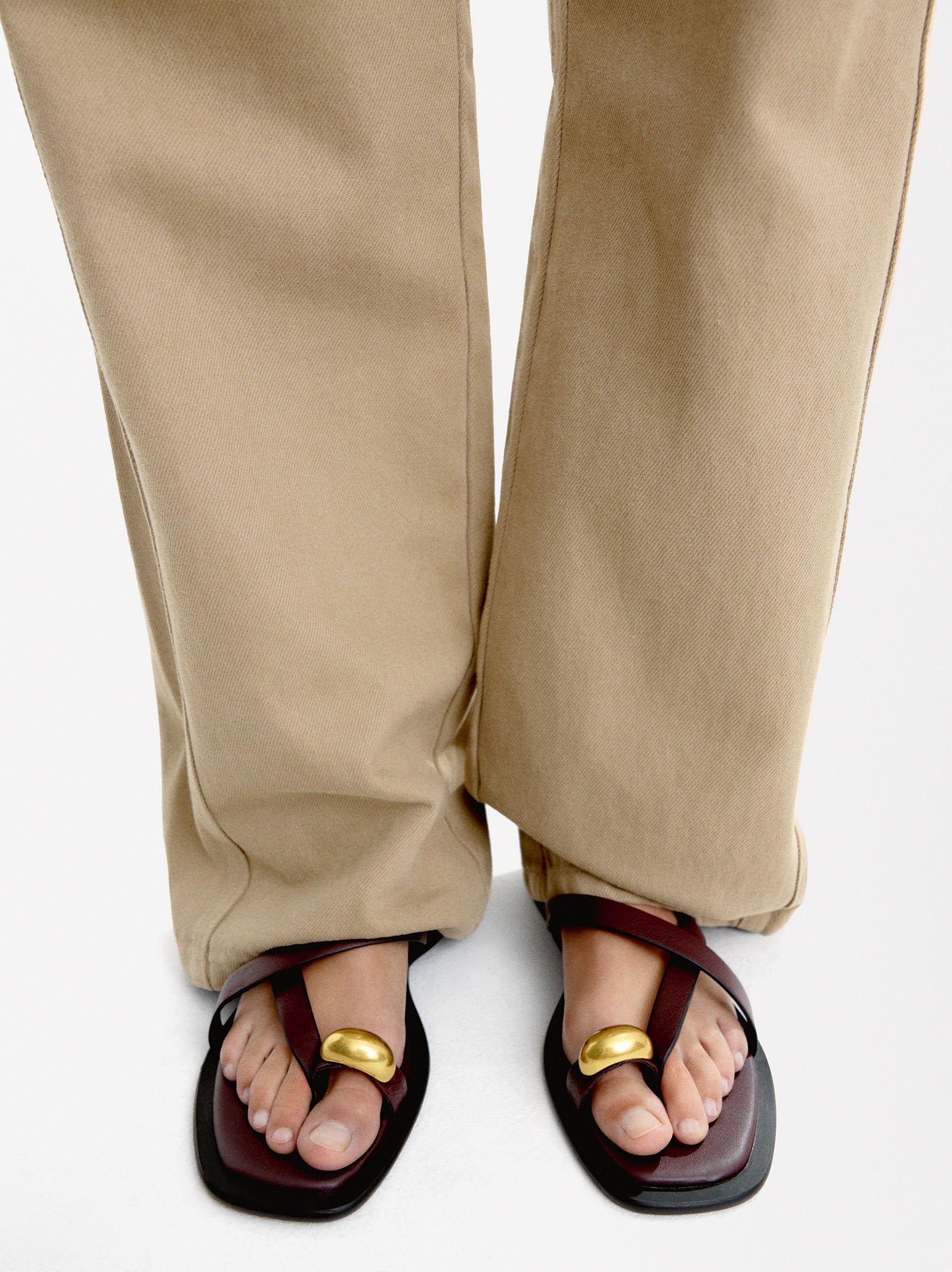 Sandalias De Piel Con Tiras Detalle Metálico