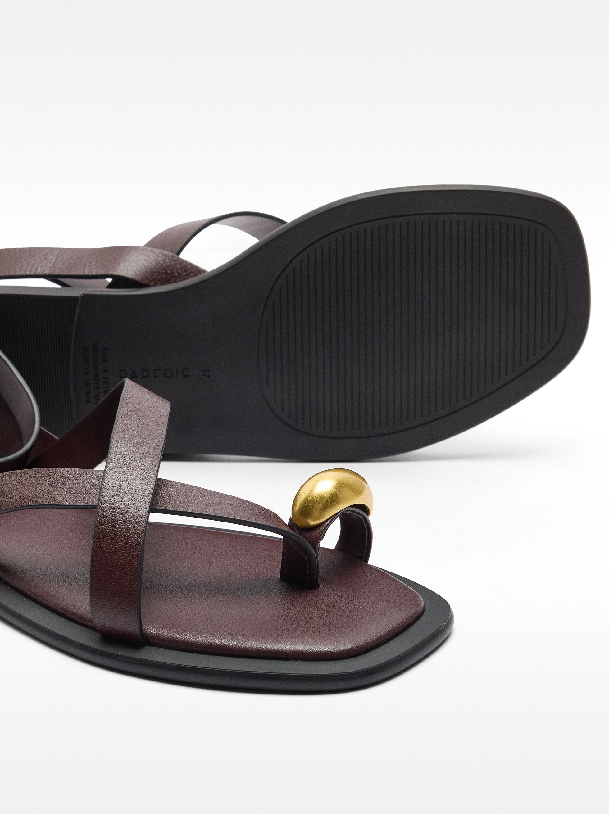 Sandalias De Piel Con Tiras Detalle Metálico