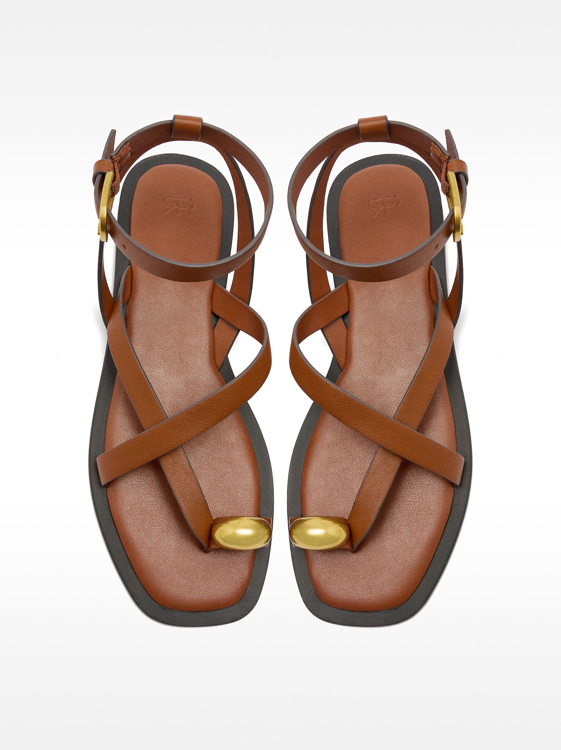 Sandalias De Piel Con Tiras Detalle Metálico