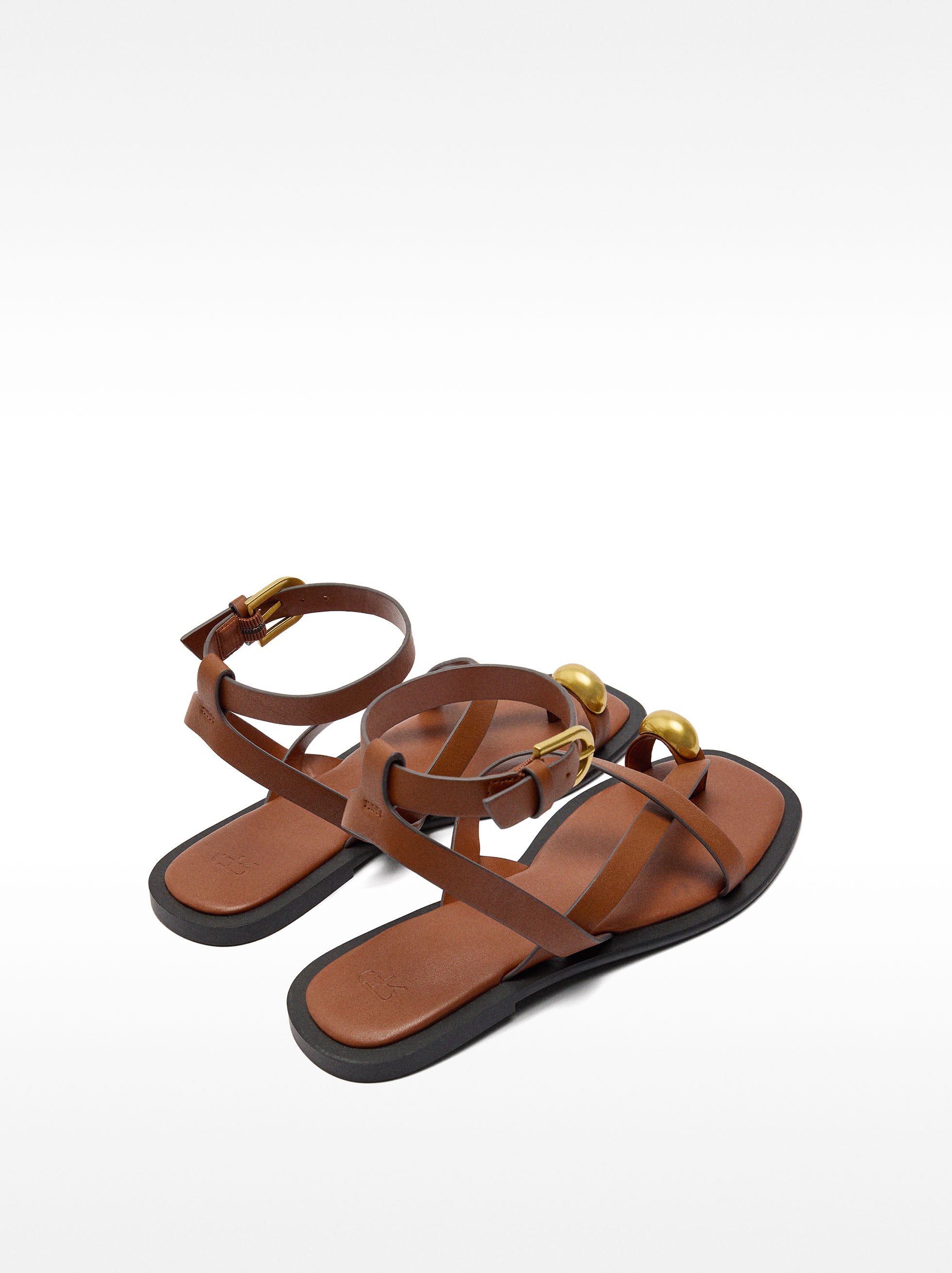 Sandalias De Piel Con Tiras Detalle Metálico