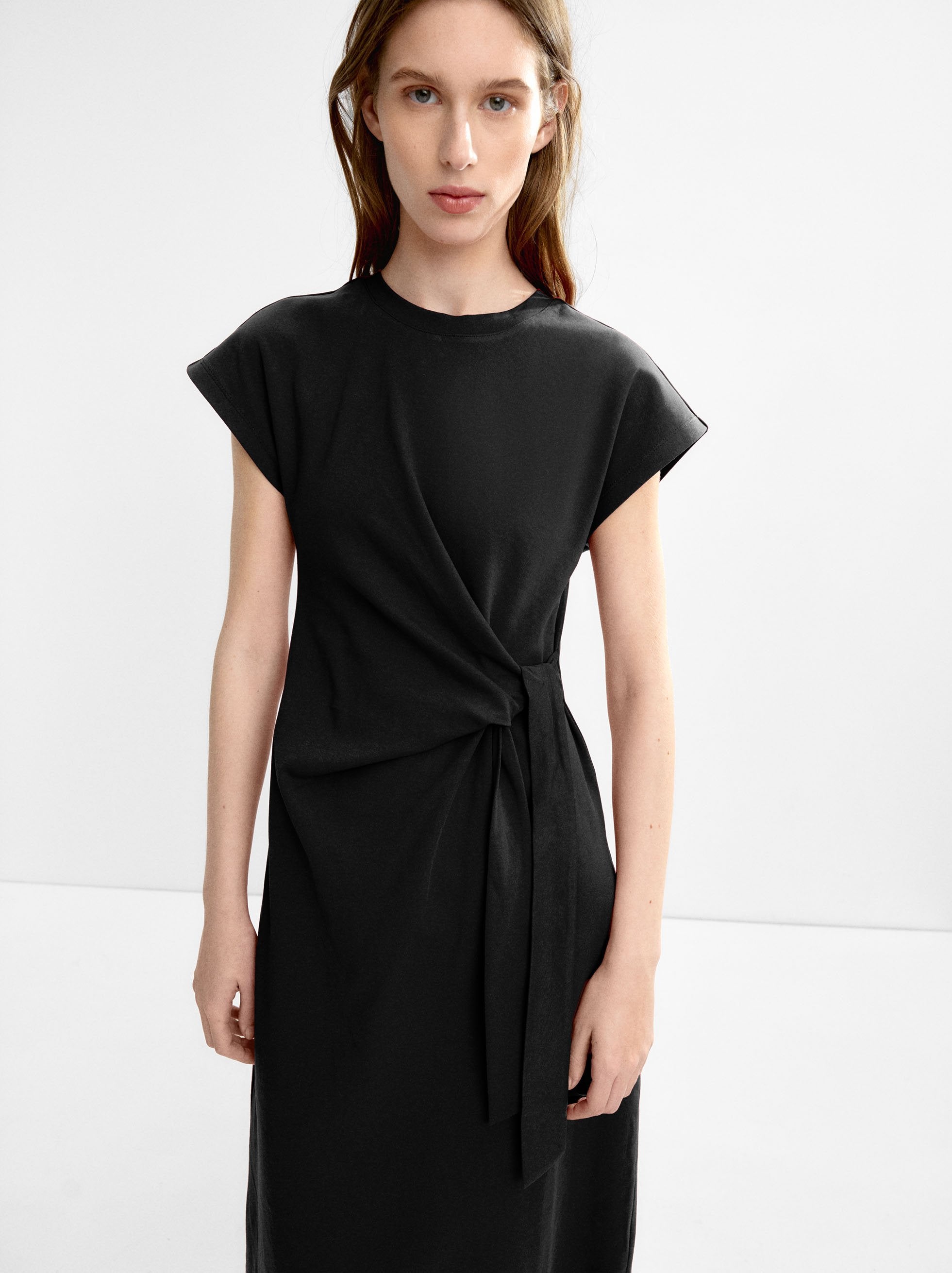 Vestido Drapeado Con Lazo