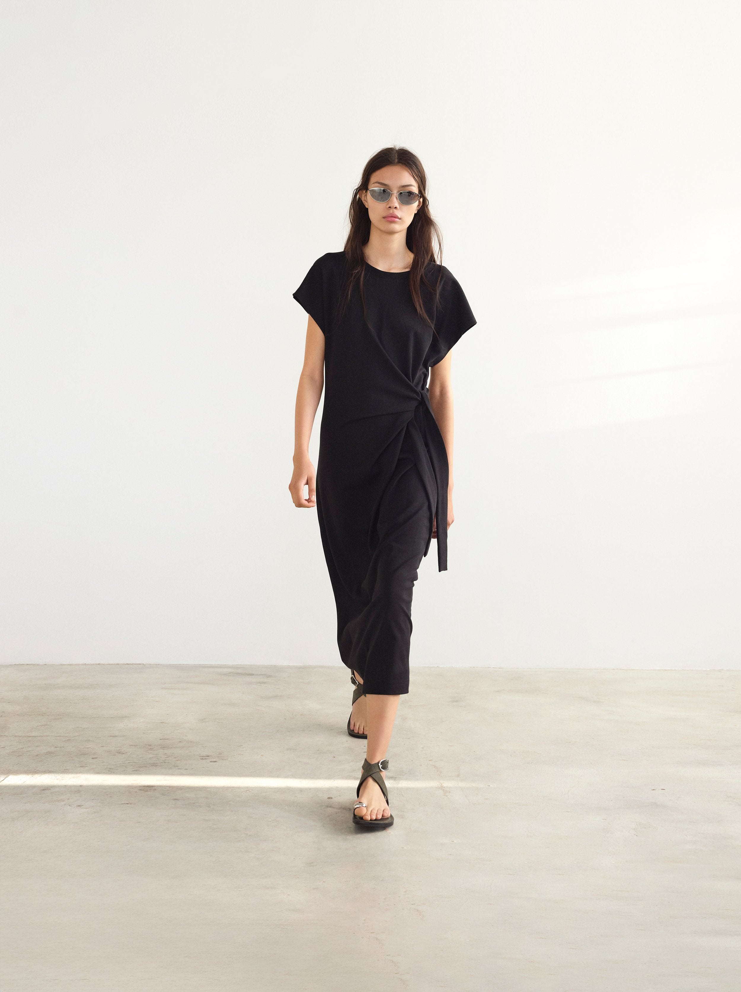 Vestido Drapeado Con Lazo