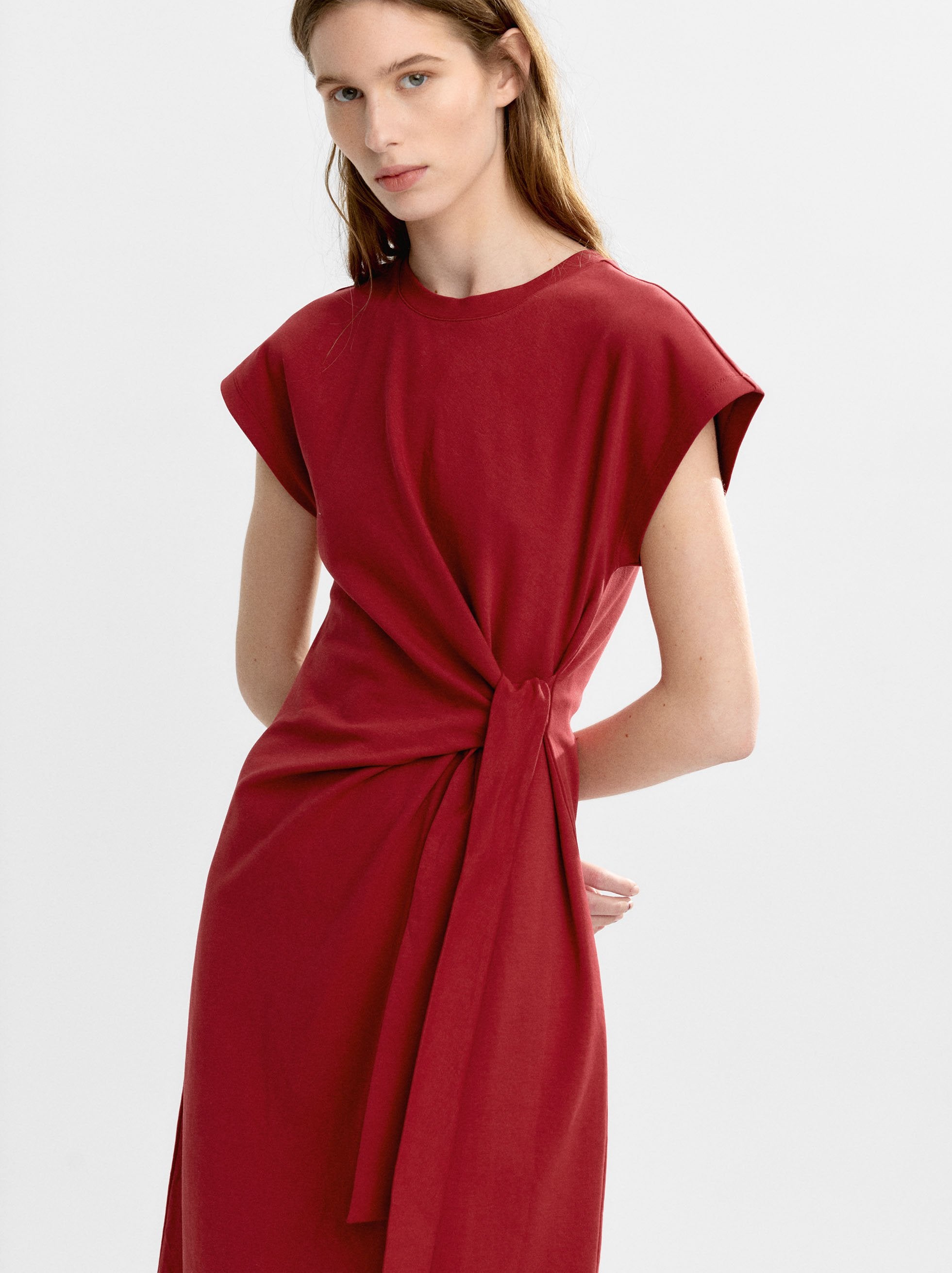 Vestido Drapeado Con Lazo