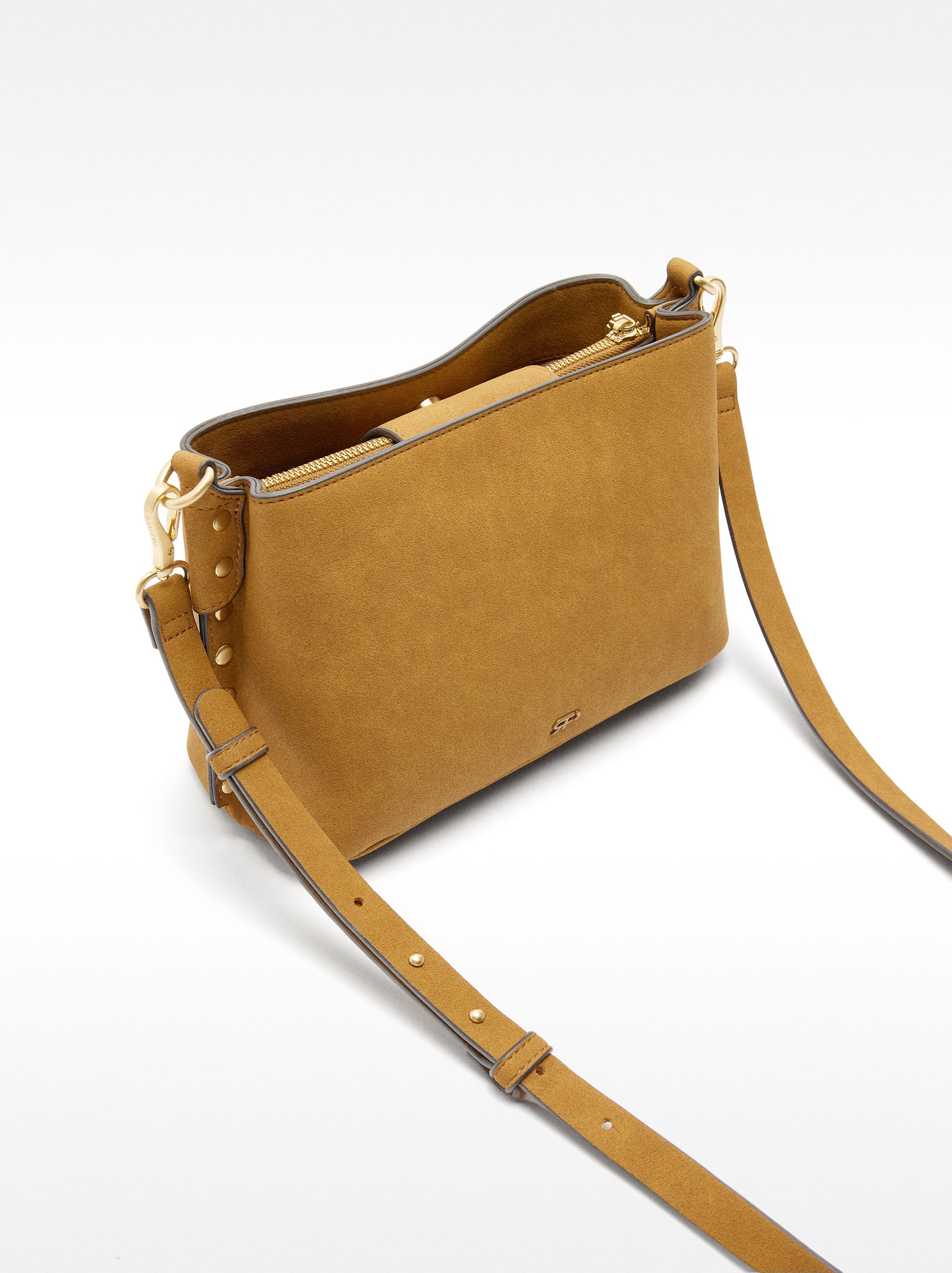 Bolso De Hombro Con Tachuelas Y Efecto Piel