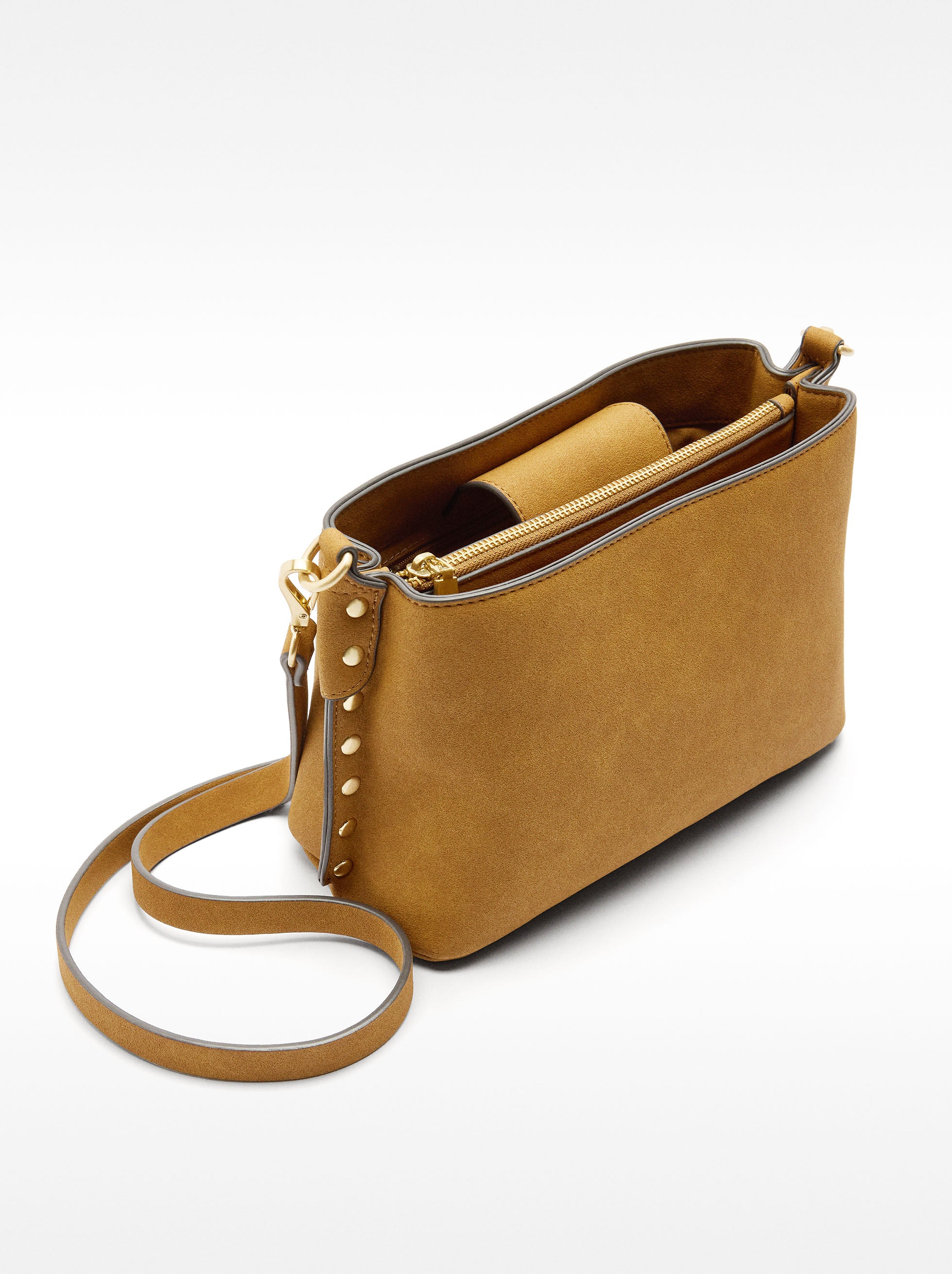 Bolso De Hombro Con Tachuelas Y Efecto Piel