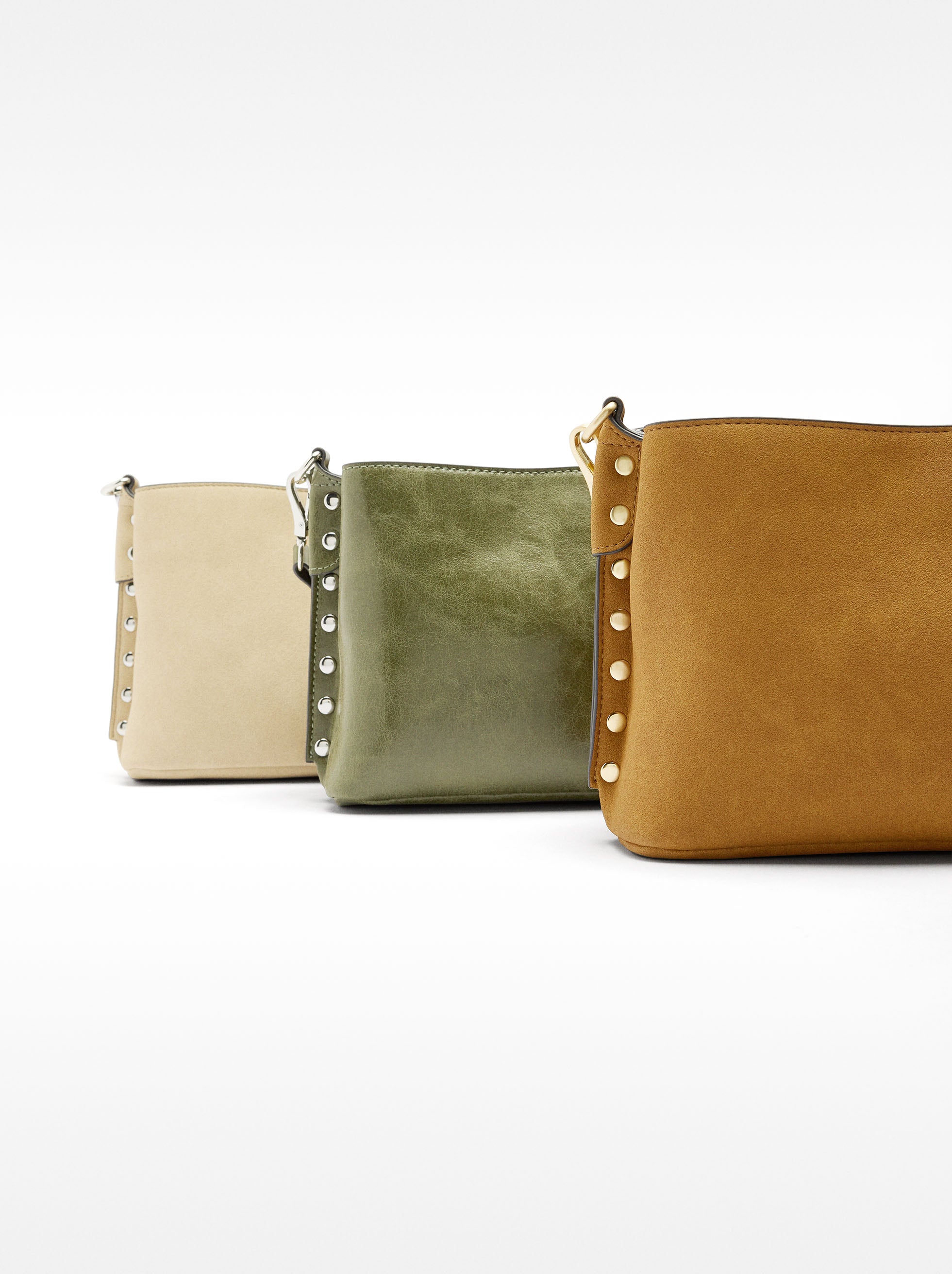 Bolso De Hombro Con Tachuelas Y Efecto Piel