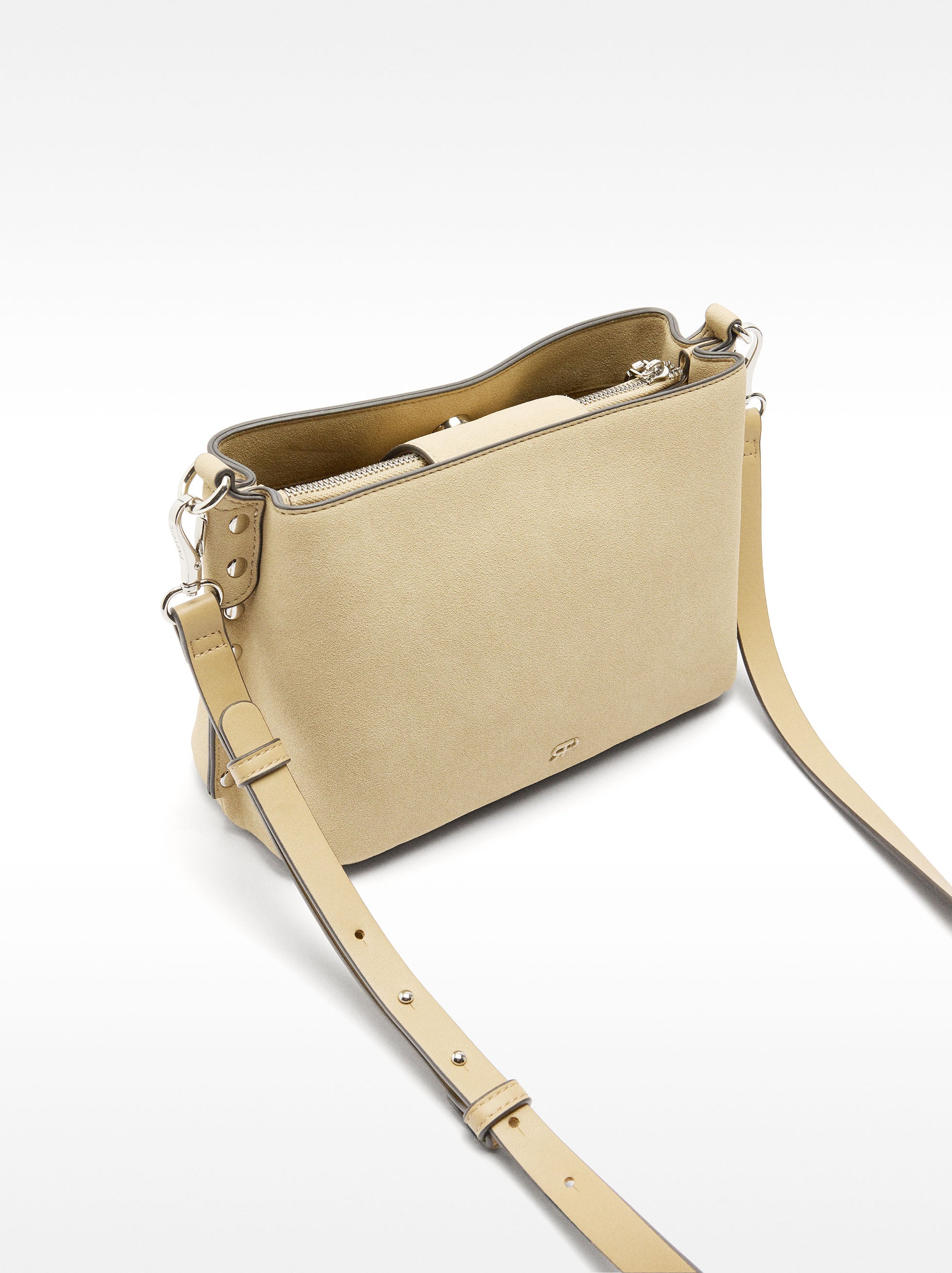 Bolso De Hombro Con Tachuelas Y Efecto Piel