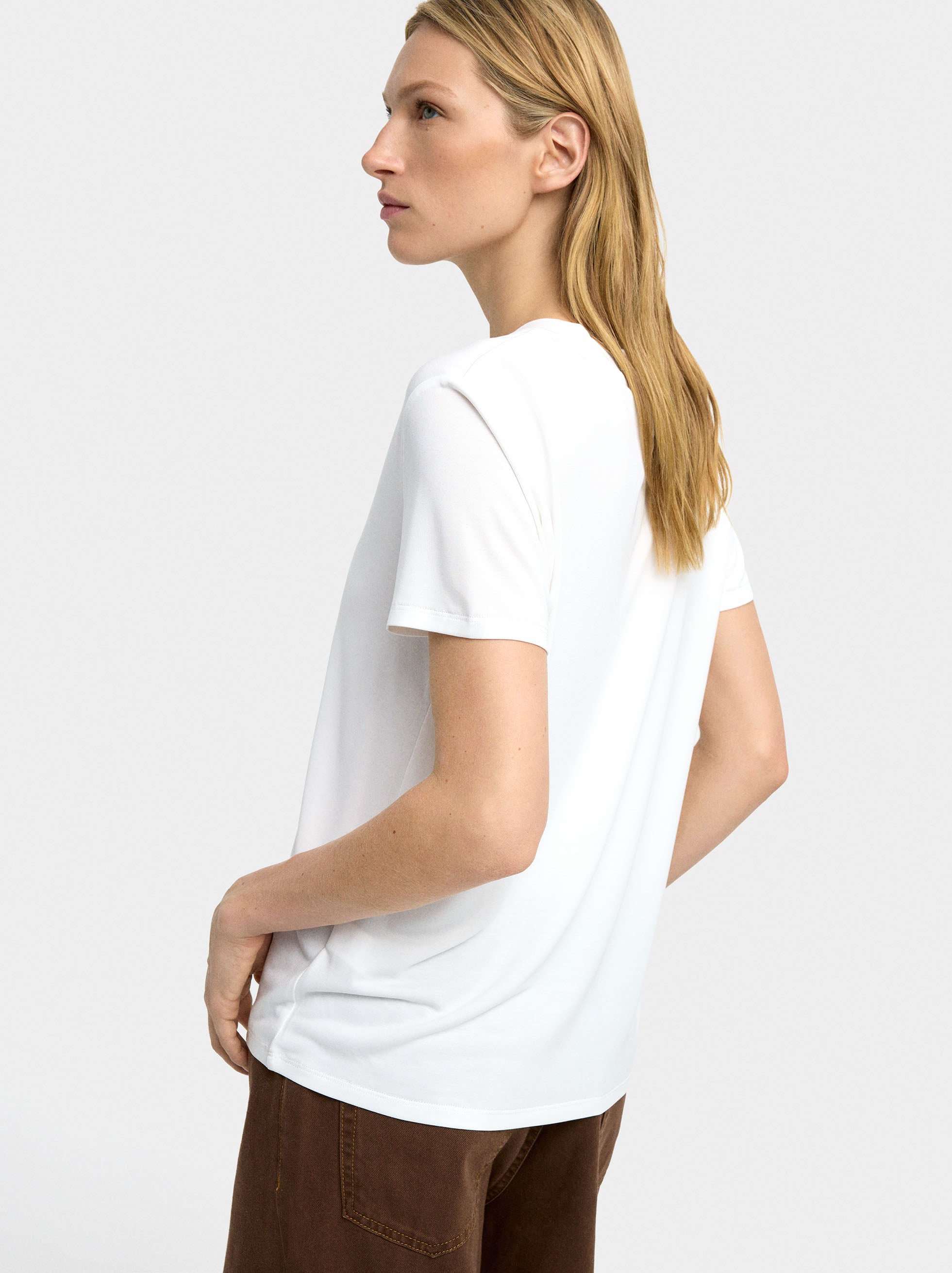 Camiseta Básica Cuello Pico