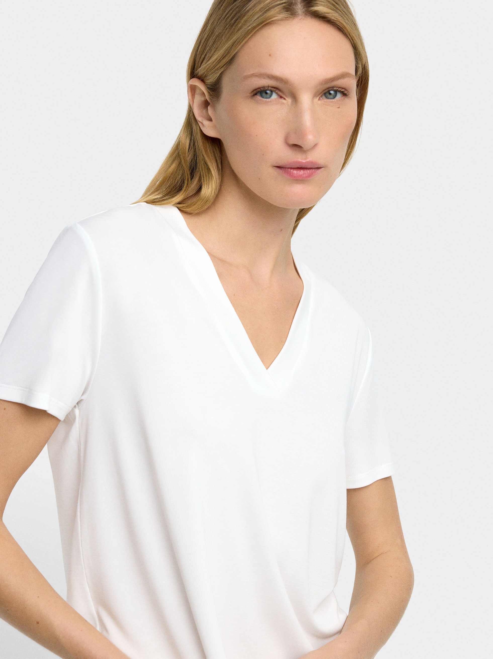 Camiseta Básica Cuello Pico